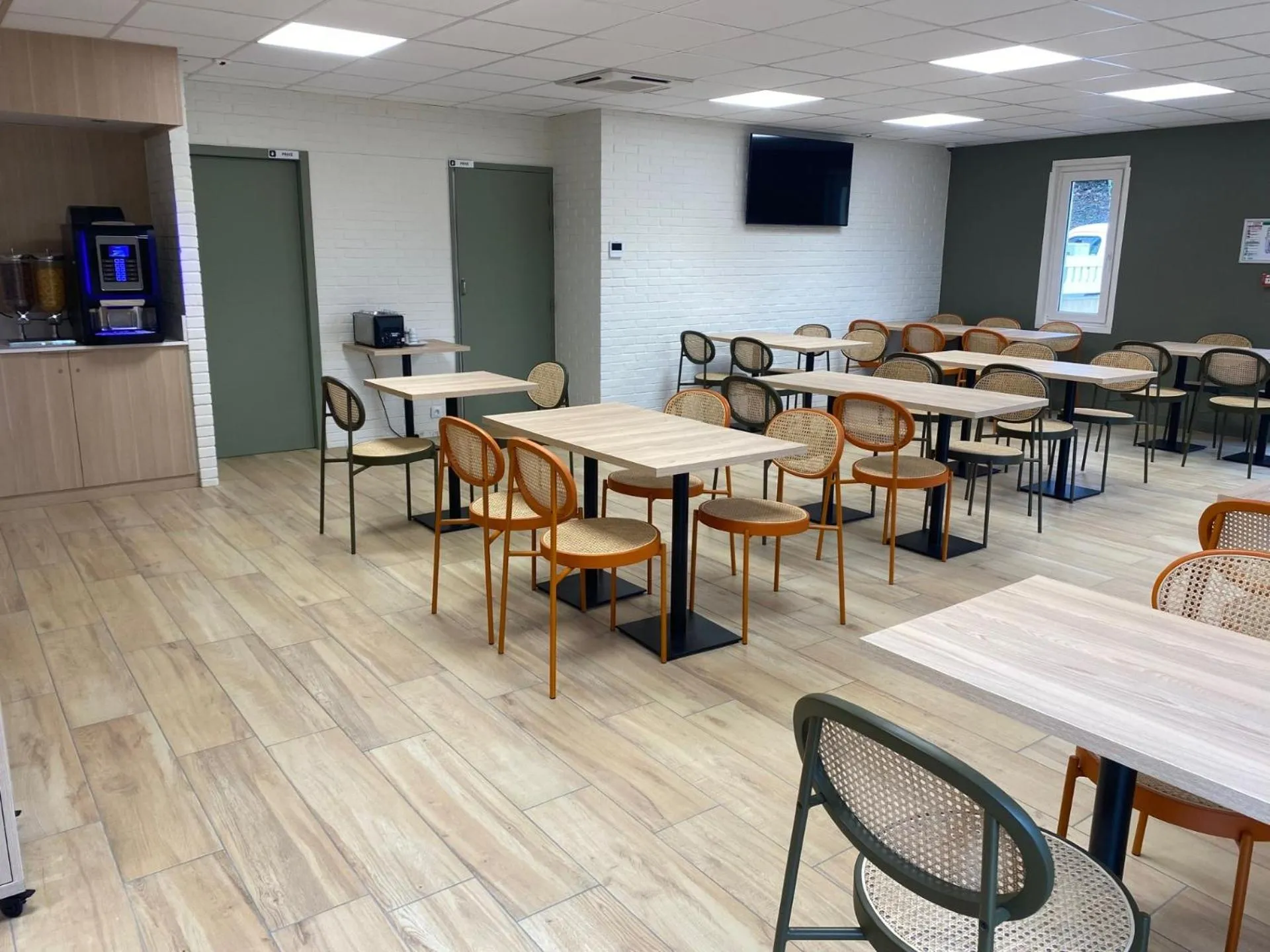 Restaurant/places to eat in Green Hôtels Poitiers