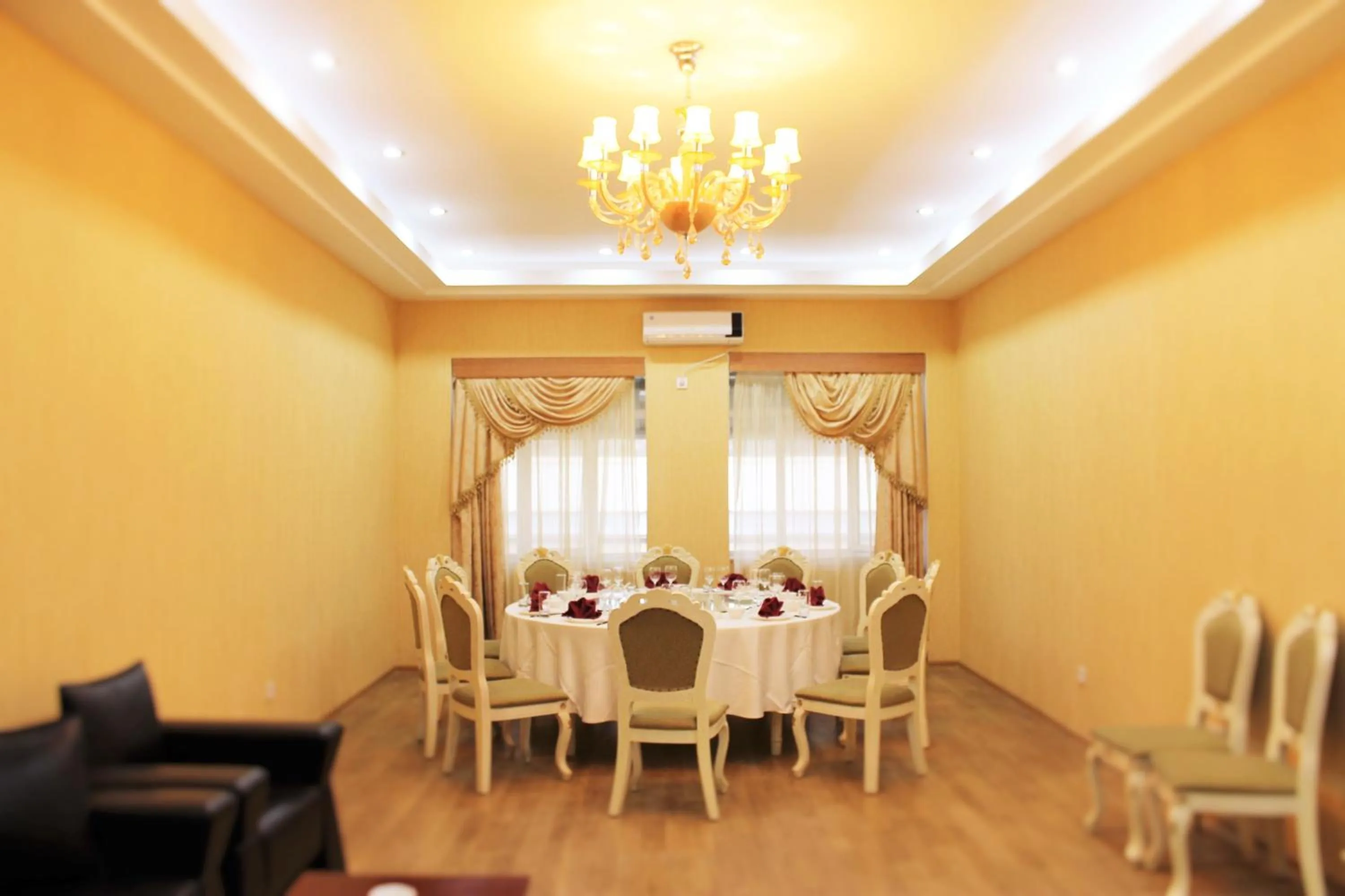 Restaurant/places to eat in Dormitory Hualing Tbilisi