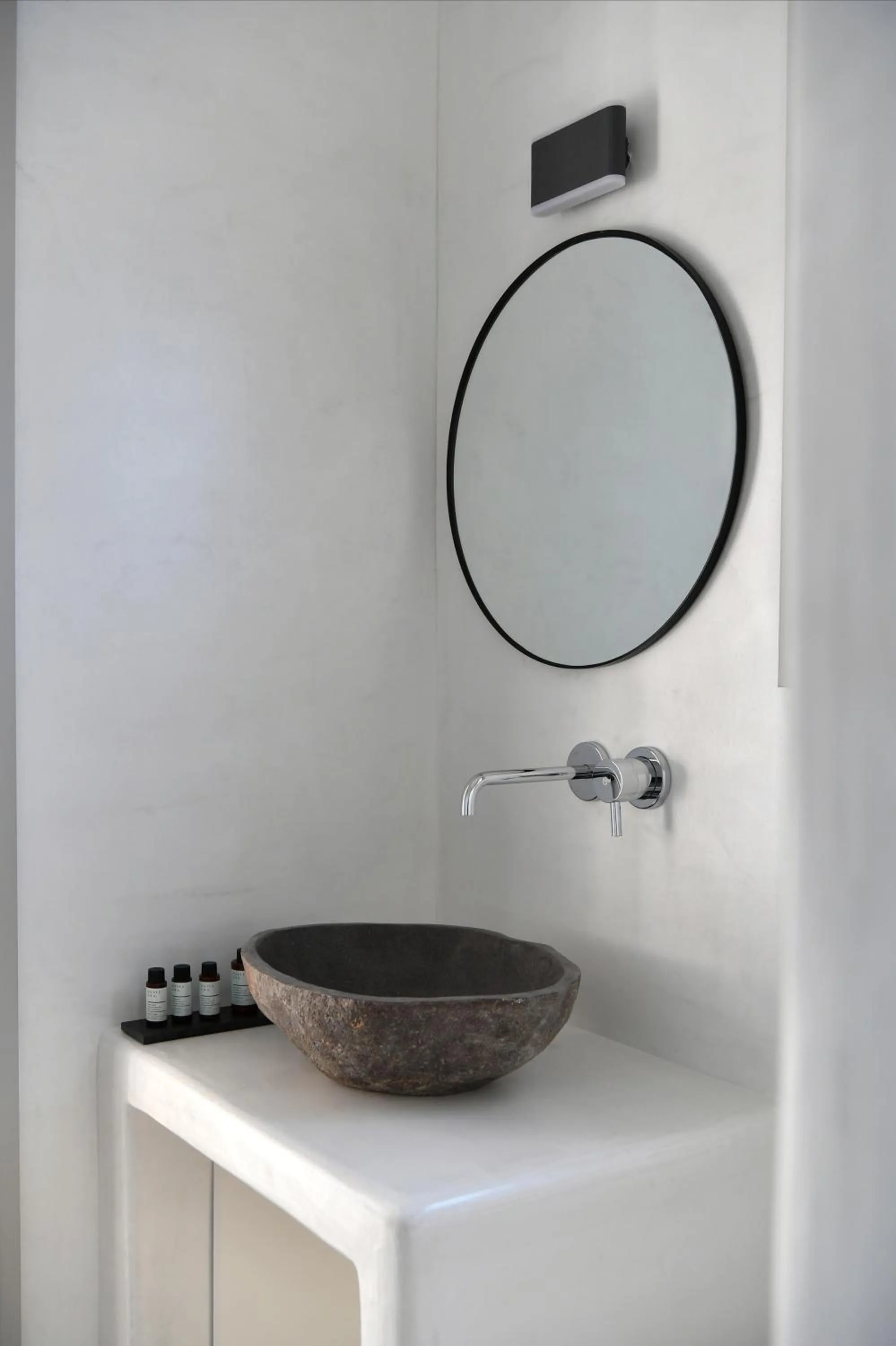 Bathroom in White Blossom