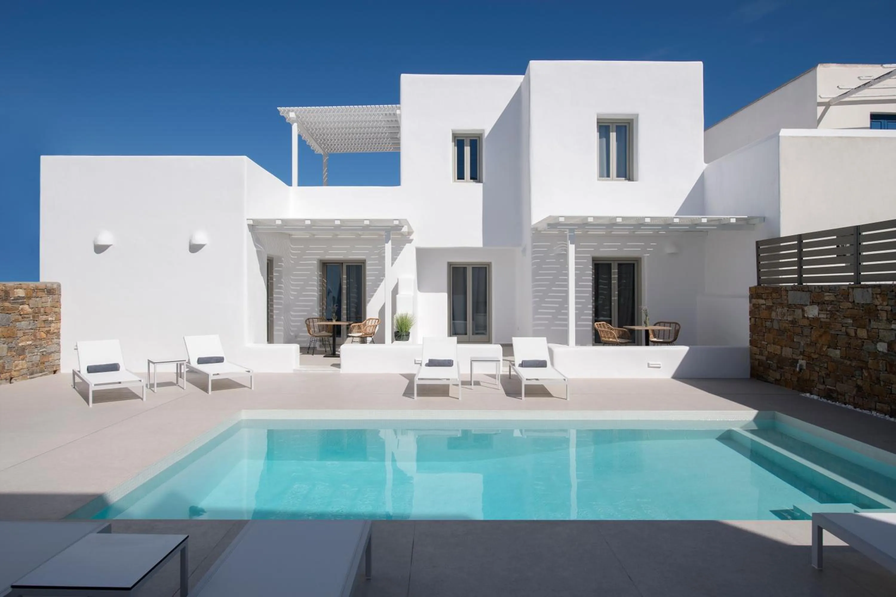 Swimming pool in White Blossom