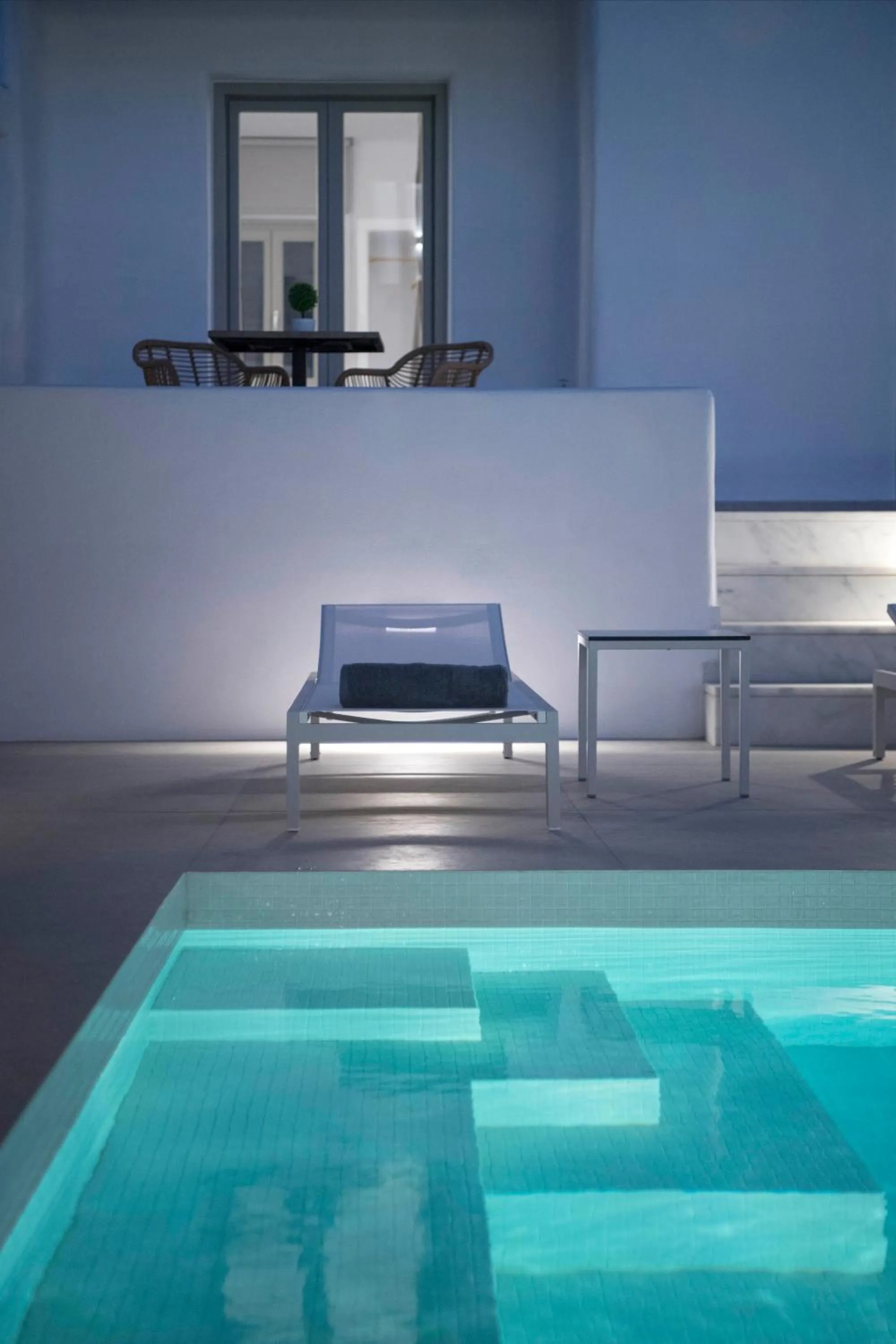 Swimming pool in White Blossom