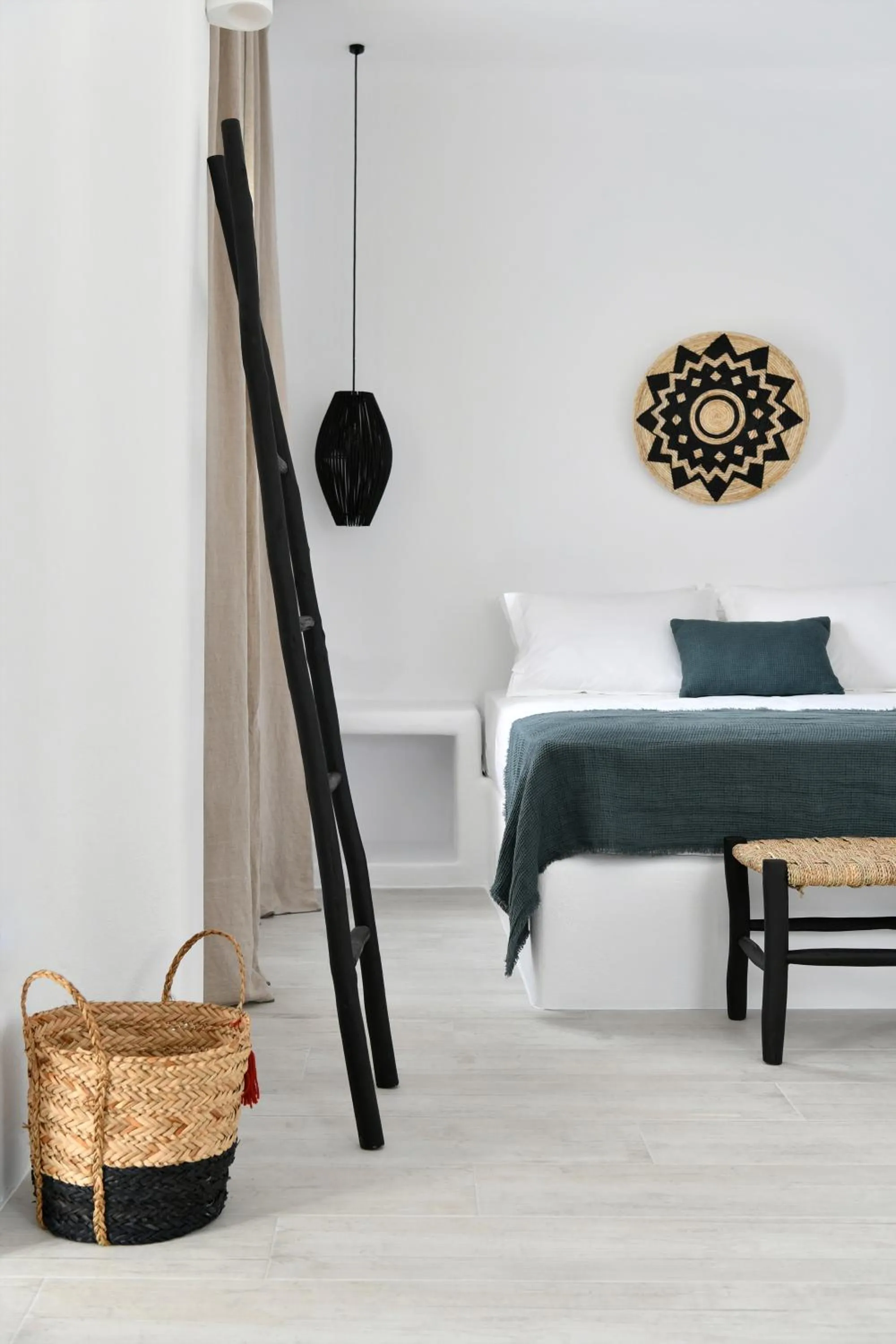 Seating area, Bed in White Blossom