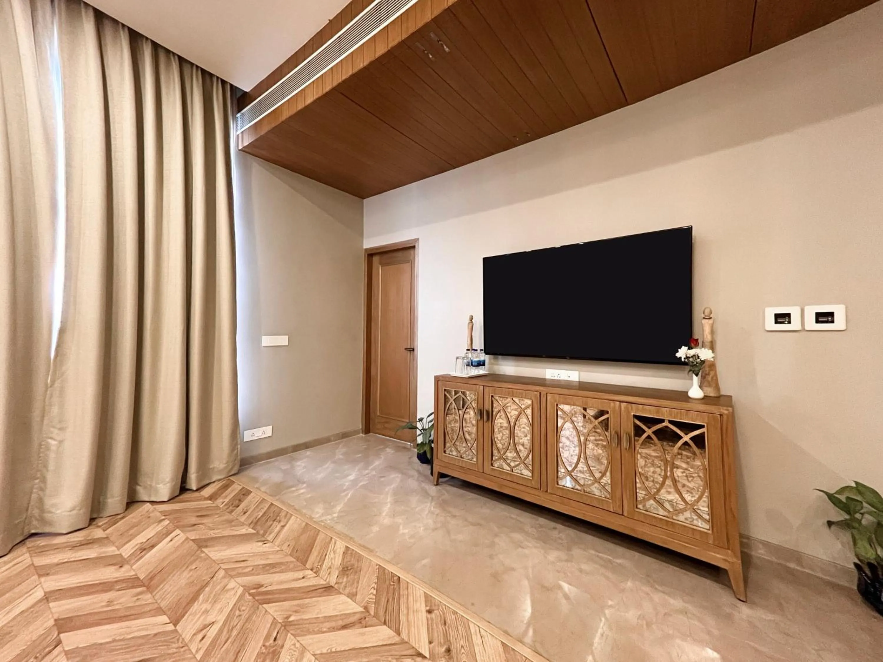 TV and multimedia in Hotel Centre Point