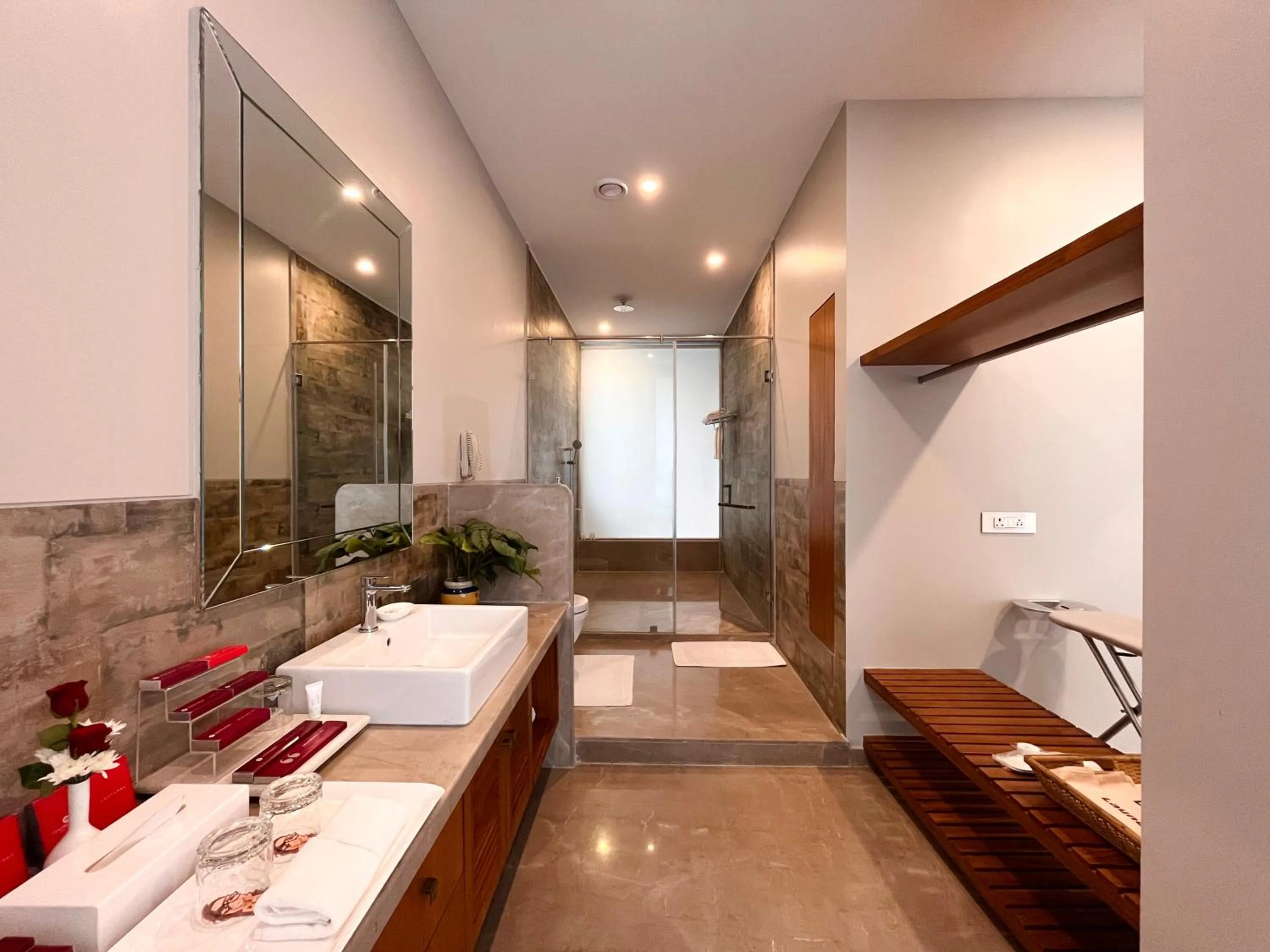 Bathroom, Bed in Hotel Centre Point