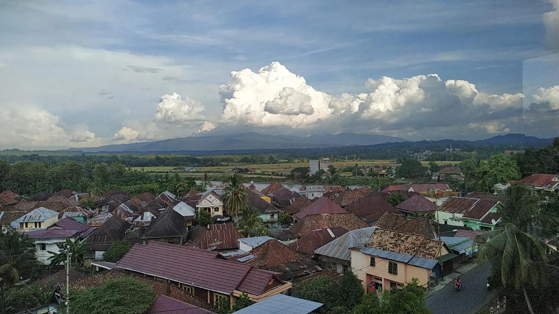 Natural landscape in RedDoorz Syariah near Lahat Station
