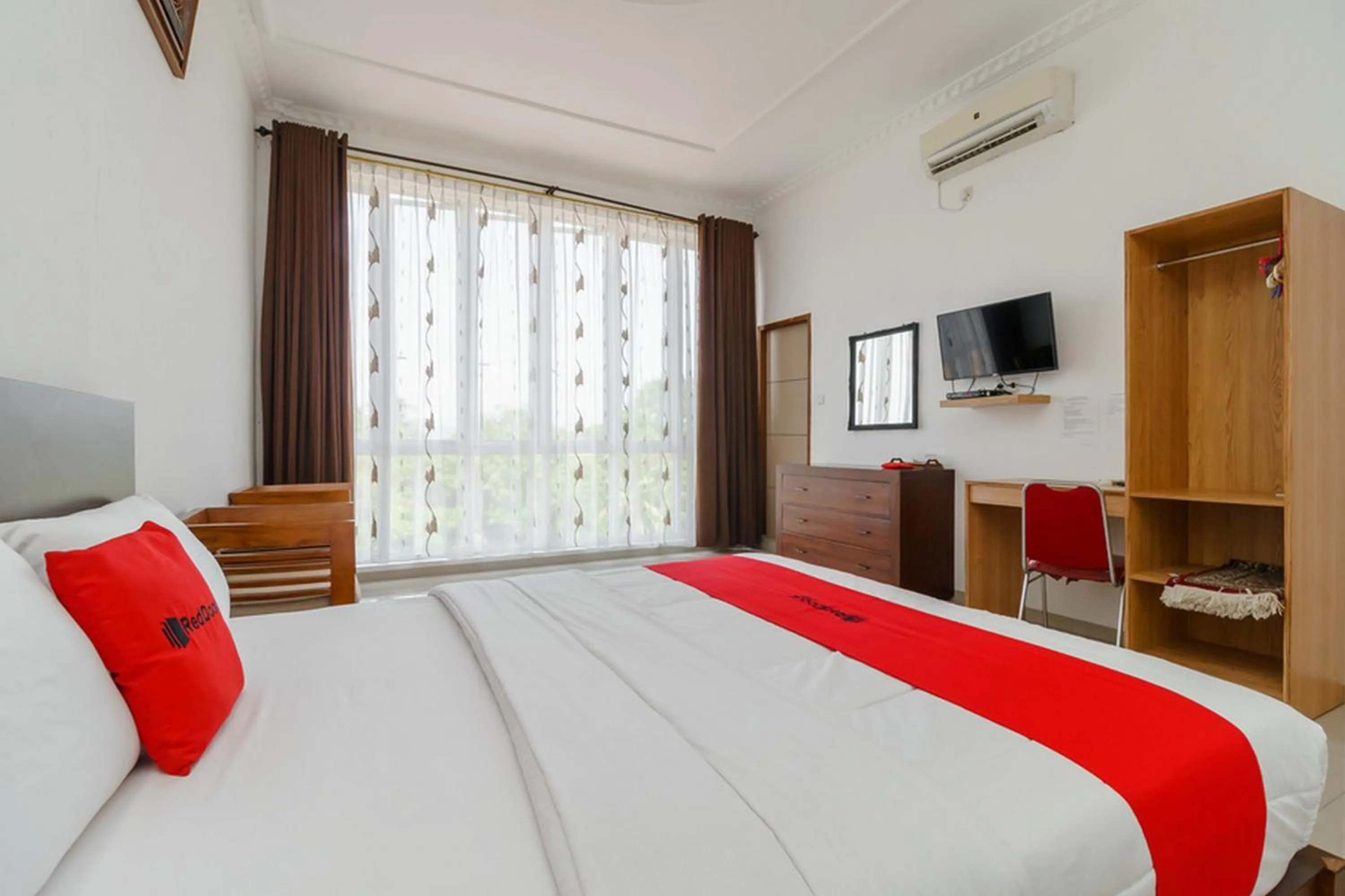 Bedroom, Bed in RedDoorz Syariah near Lahat Station