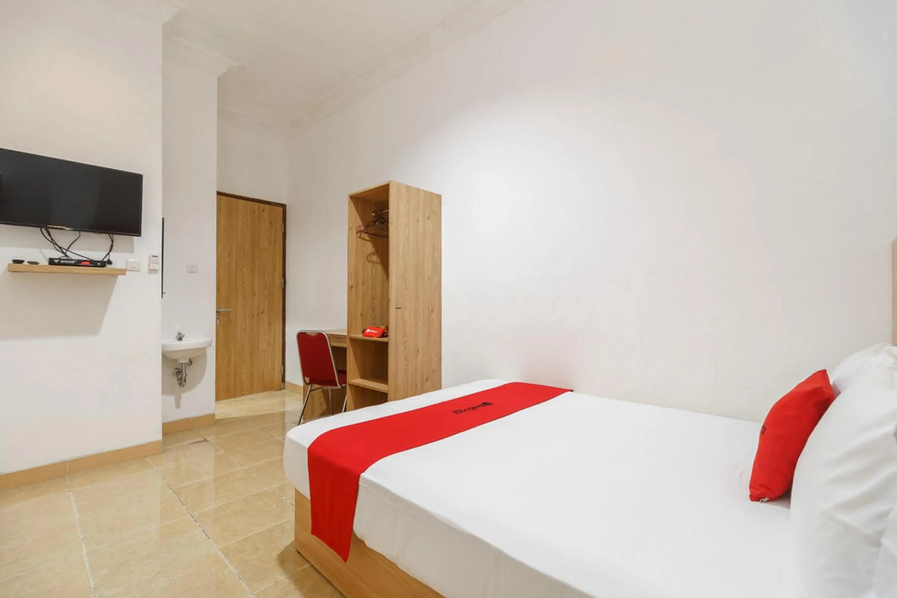 Bedroom, Bed in RedDoorz Syariah near Lahat Station