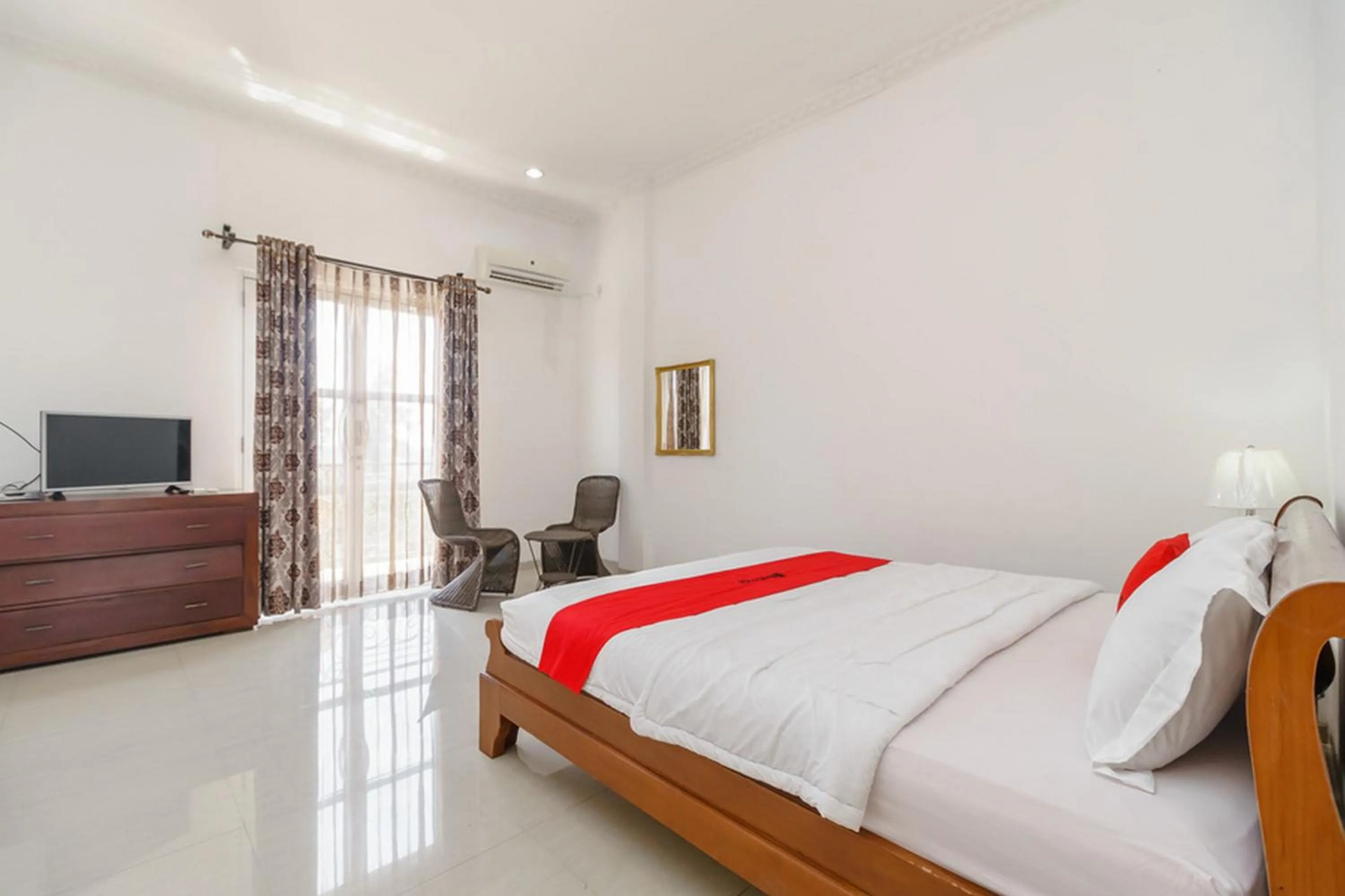 Bed in RedDoorz Syariah near Lahat Station