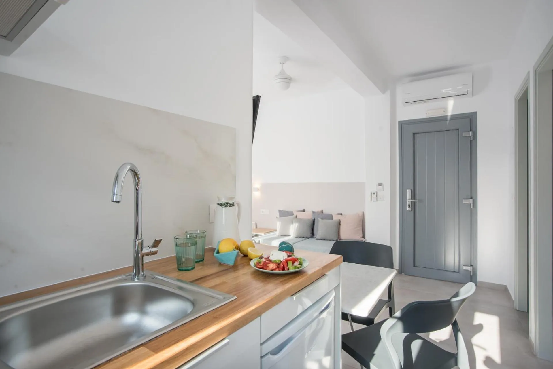 Kitchen or kitchenette in Nautilus Apartments-Suites