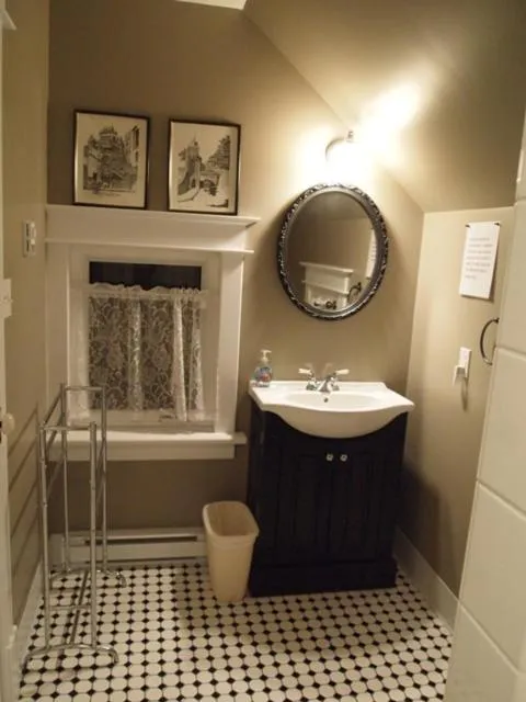 Bathroom in Lionheart Guest House