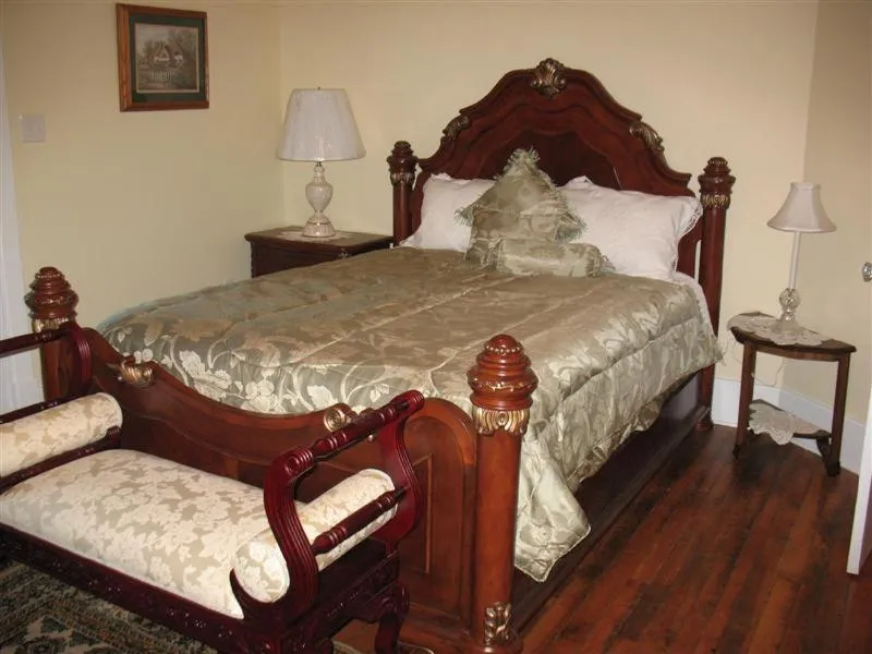 Bed in Lionheart Guest House