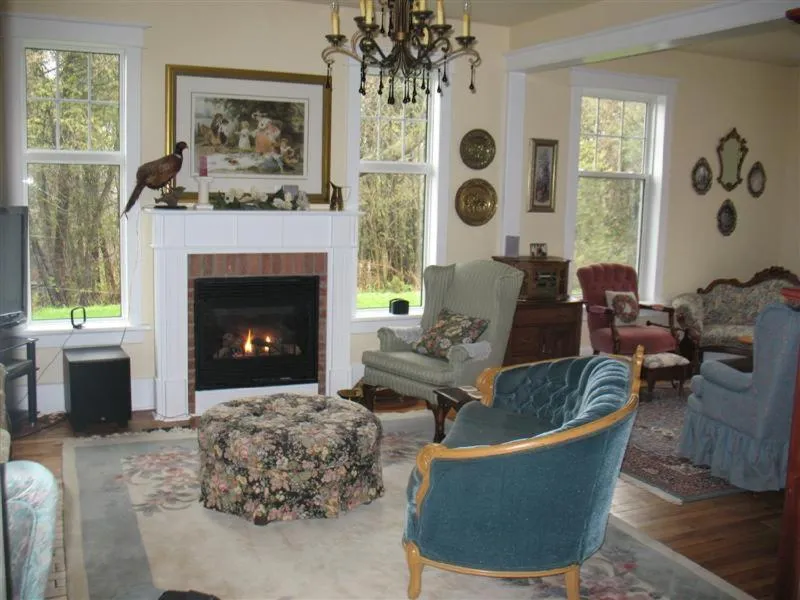 Communal lounge/ TV room in Lionheart Guest House