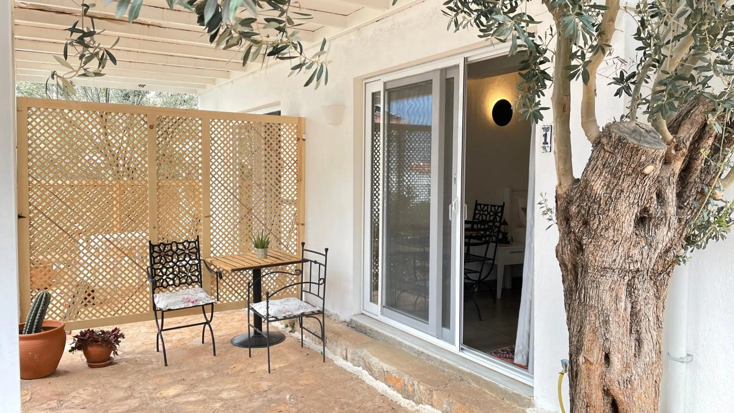 Patio in Kaktus Beach Apart