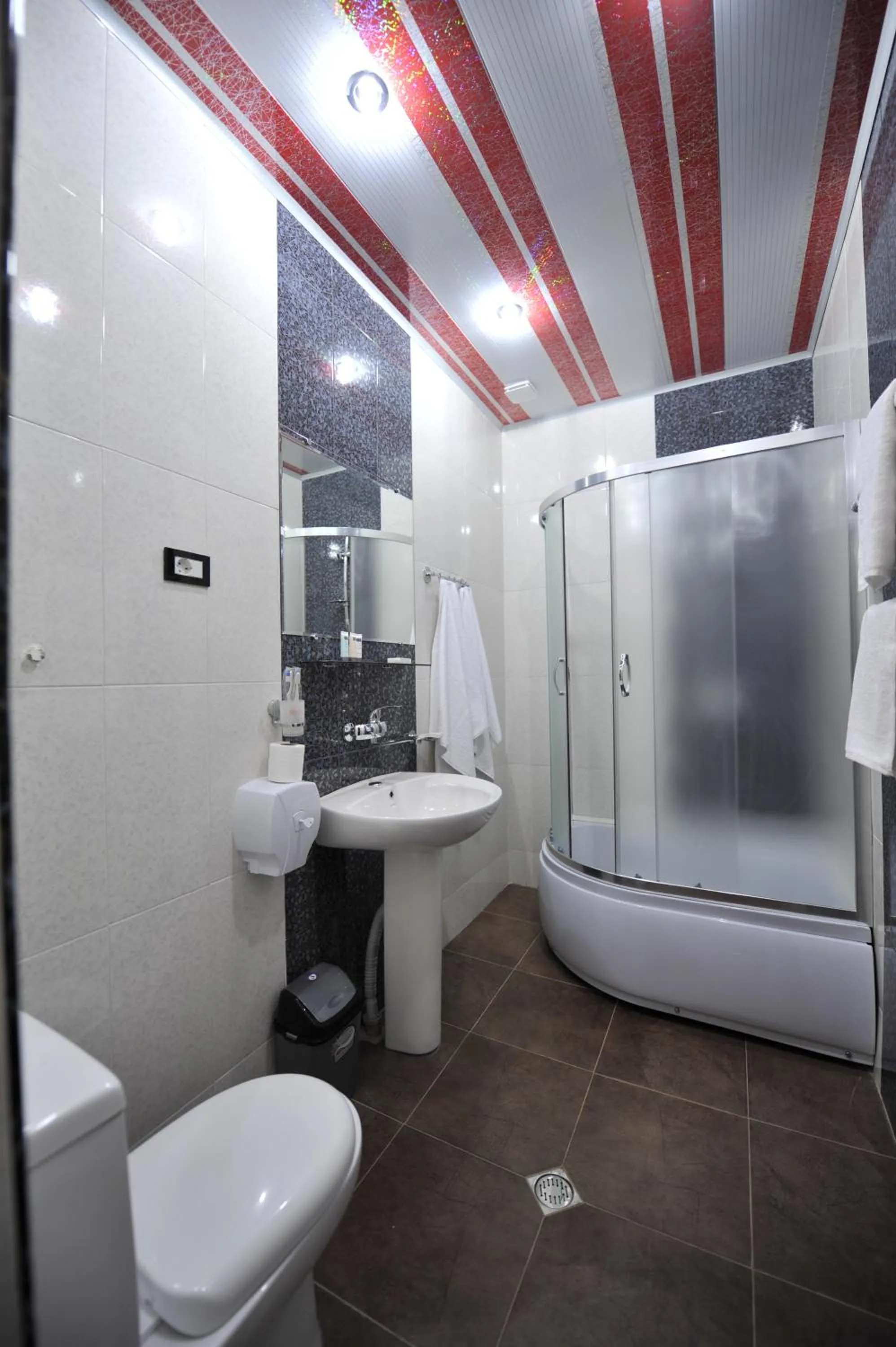 Bathroom in Dkd-bridge Hotel