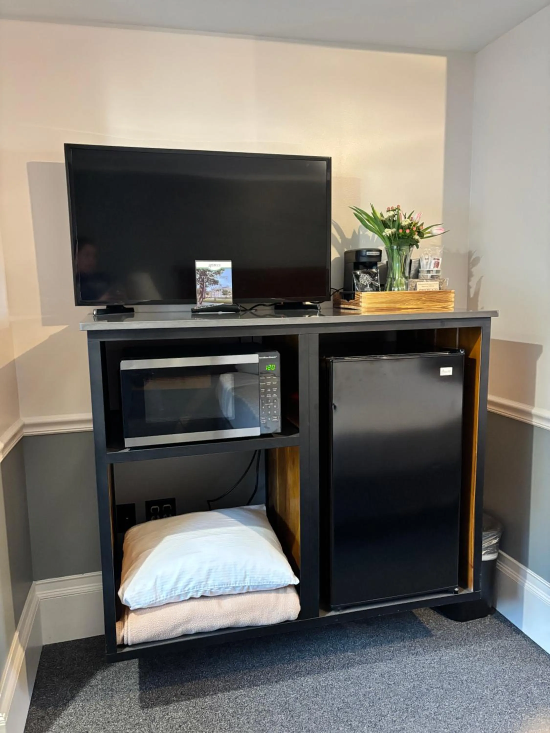 TV and multimedia in SHERWOOD MOTEL