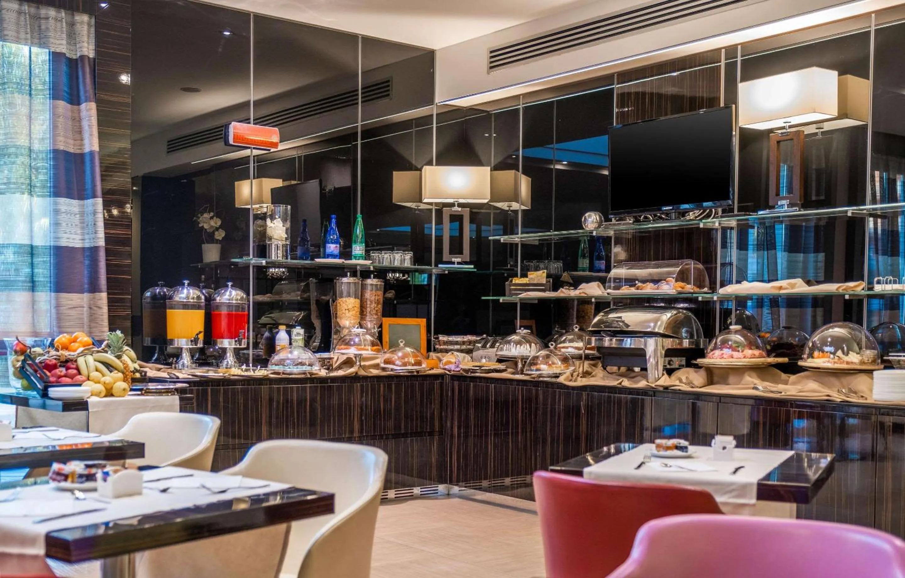 Restaurant/places to eat in Quality Hotel Green Palace