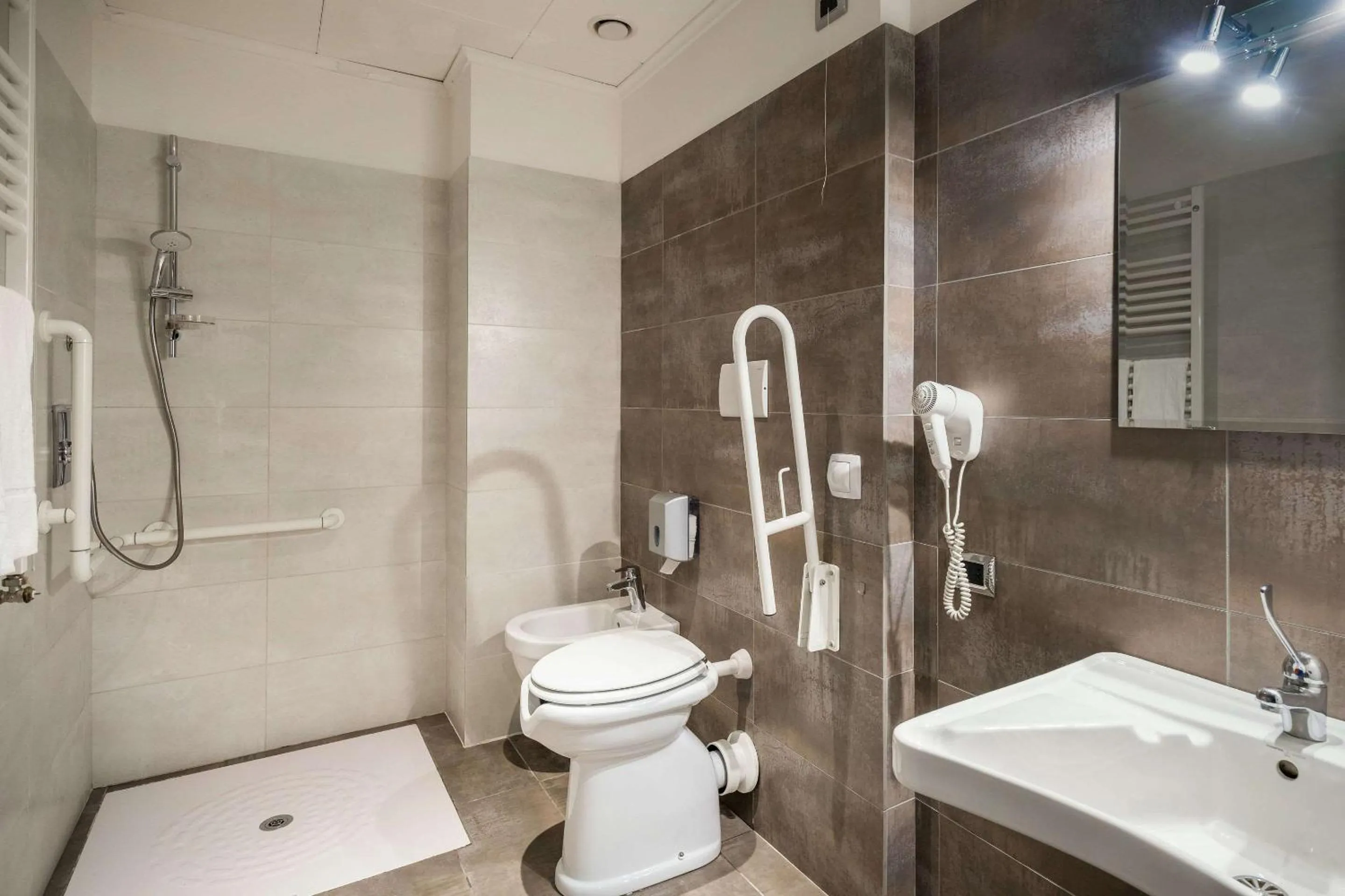 Bathroom in Quality Hotel Green Palace