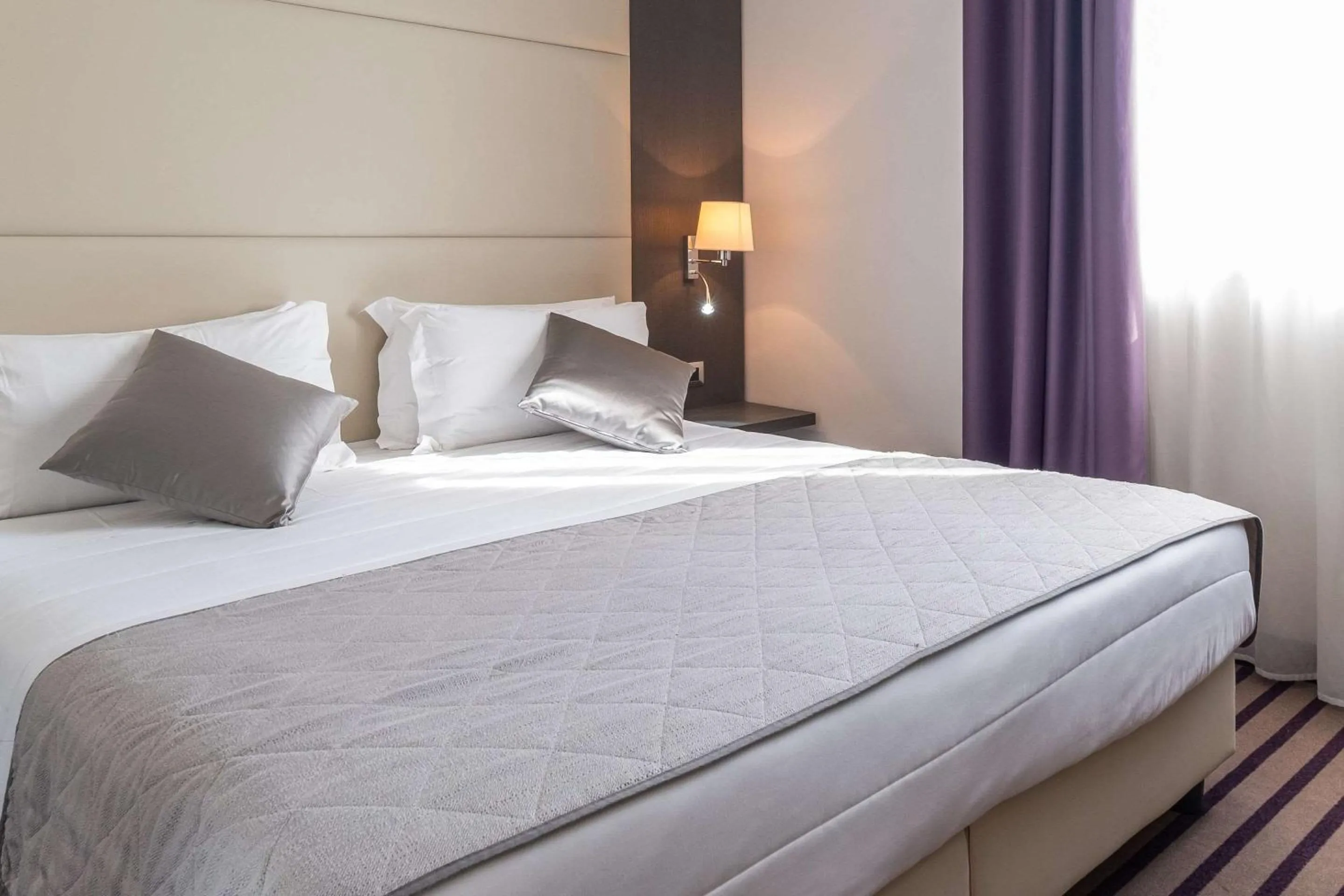 Bedroom, Bed in Quality Hotel Green Palace