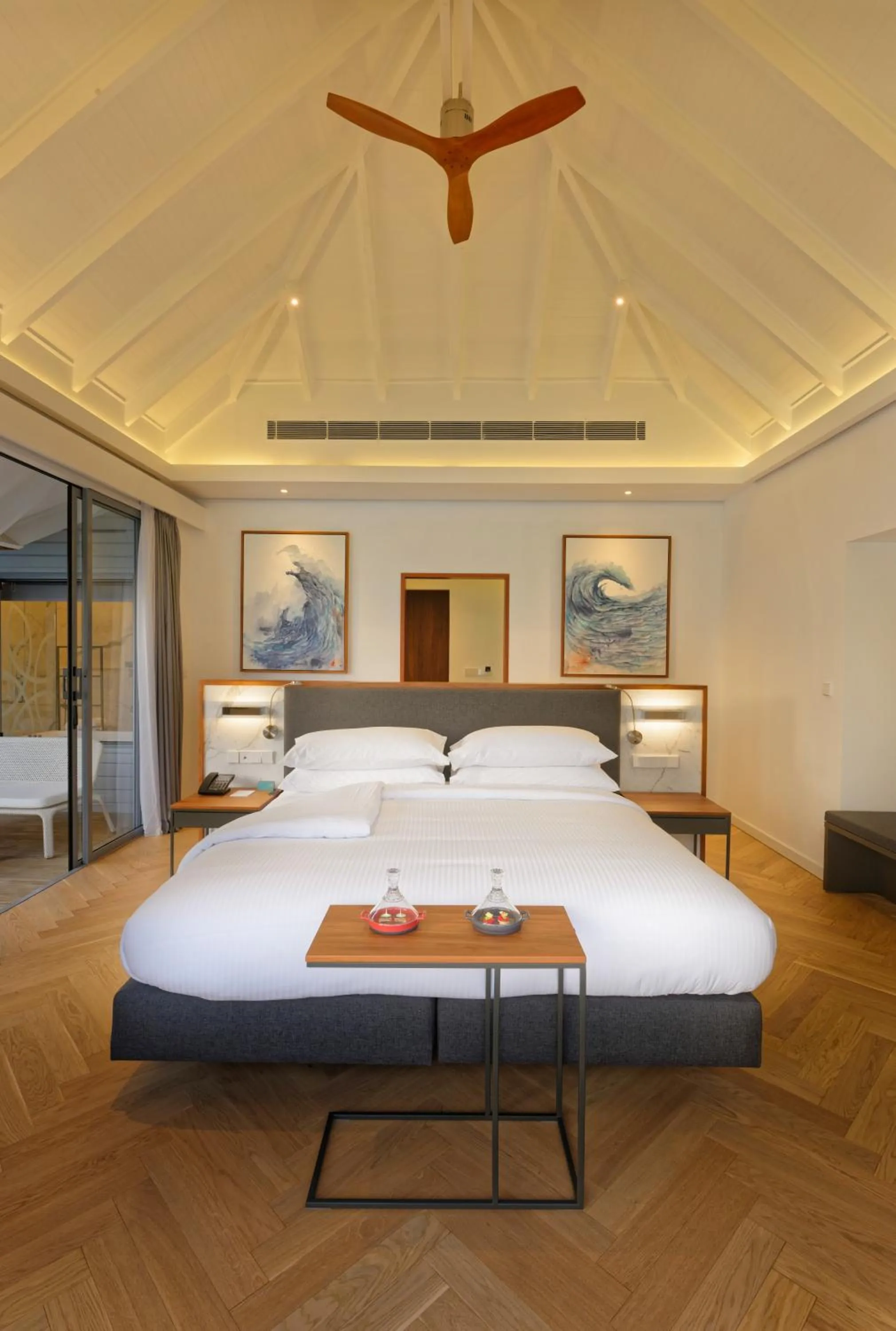 Bedroom, Bed in OUTRIGGER Maldives Maafushivaru Resort