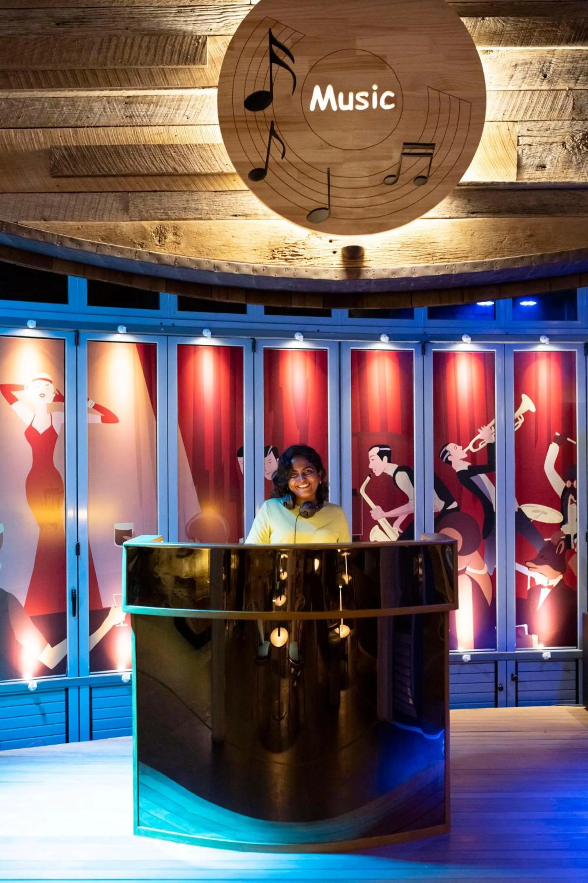 Lounge or bar in OUTRIGGER Maldives Maafushivaru Resort