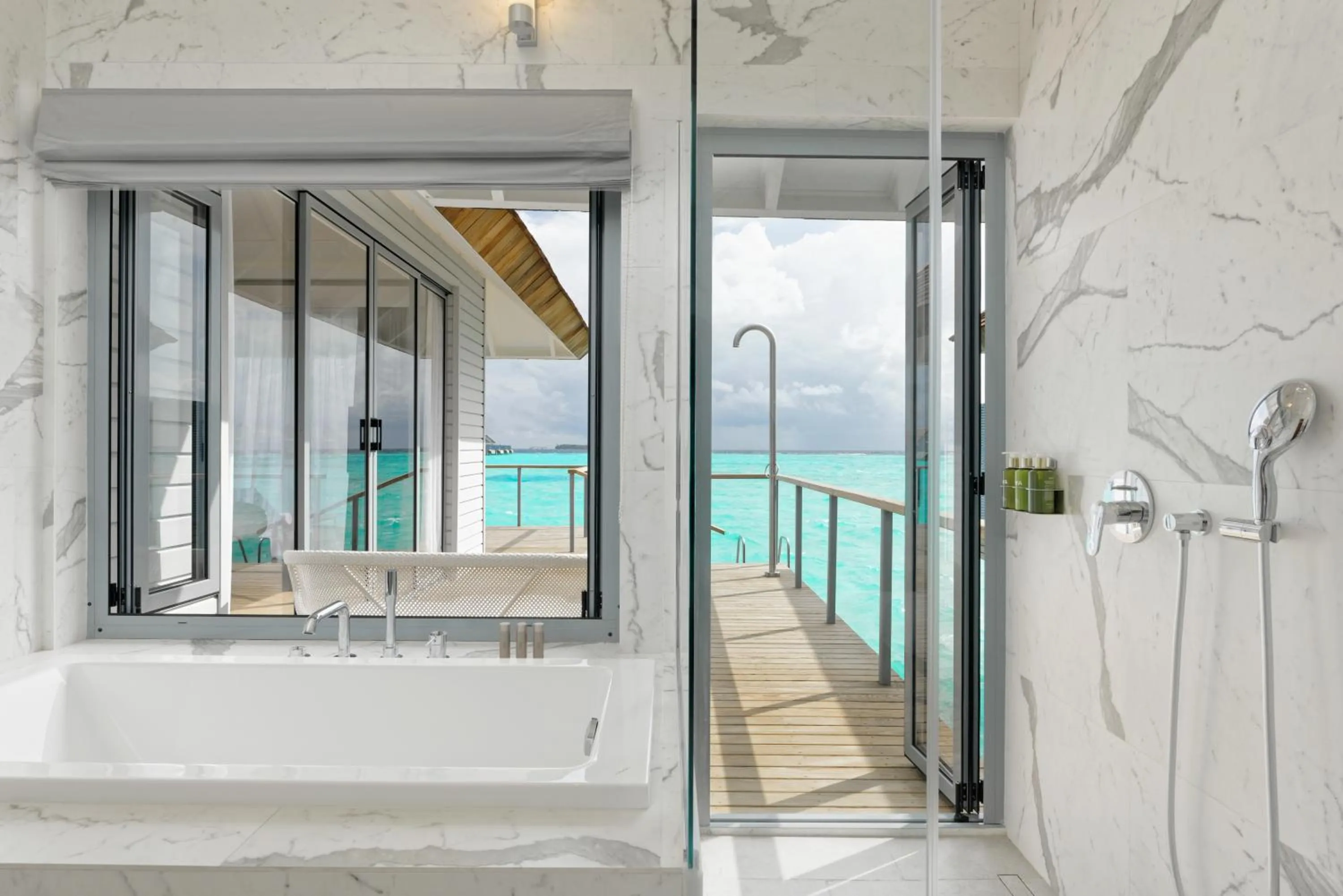 Shower in OUTRIGGER Maldives Maafushivaru Resort