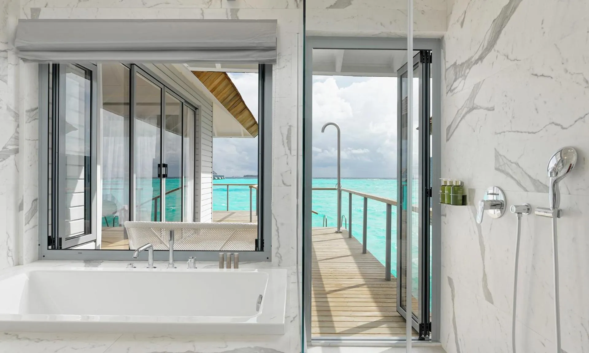 Shower in OUTRIGGER Maldives Maafushivaru Resort