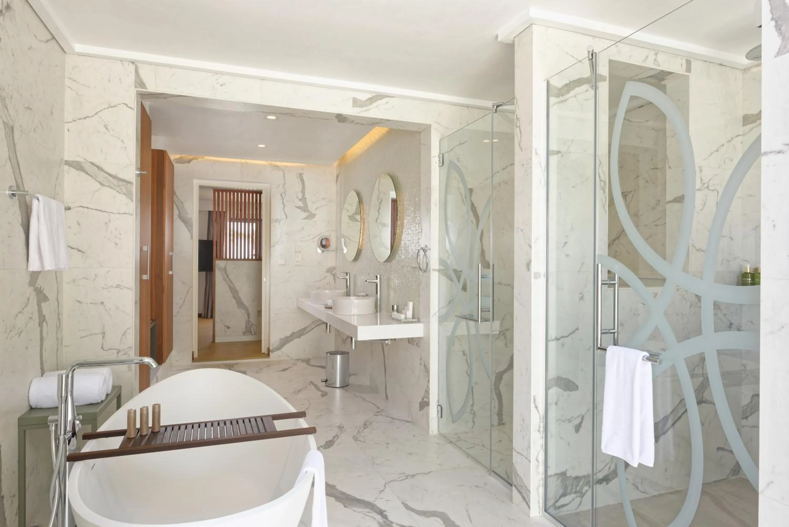 Shower in OUTRIGGER Maldives Maafushivaru Resort