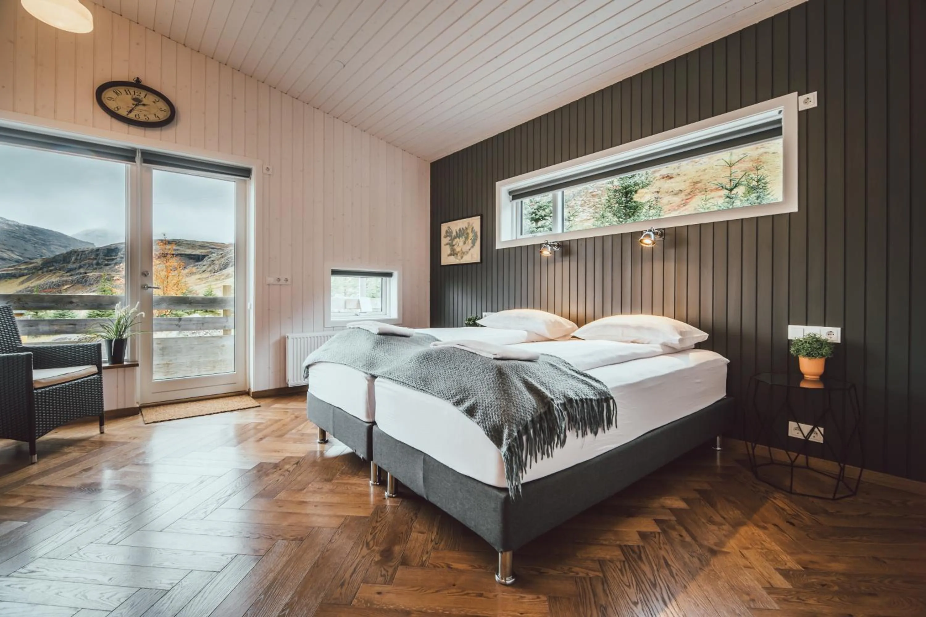 Bed in Ekra Glacier Lagoon