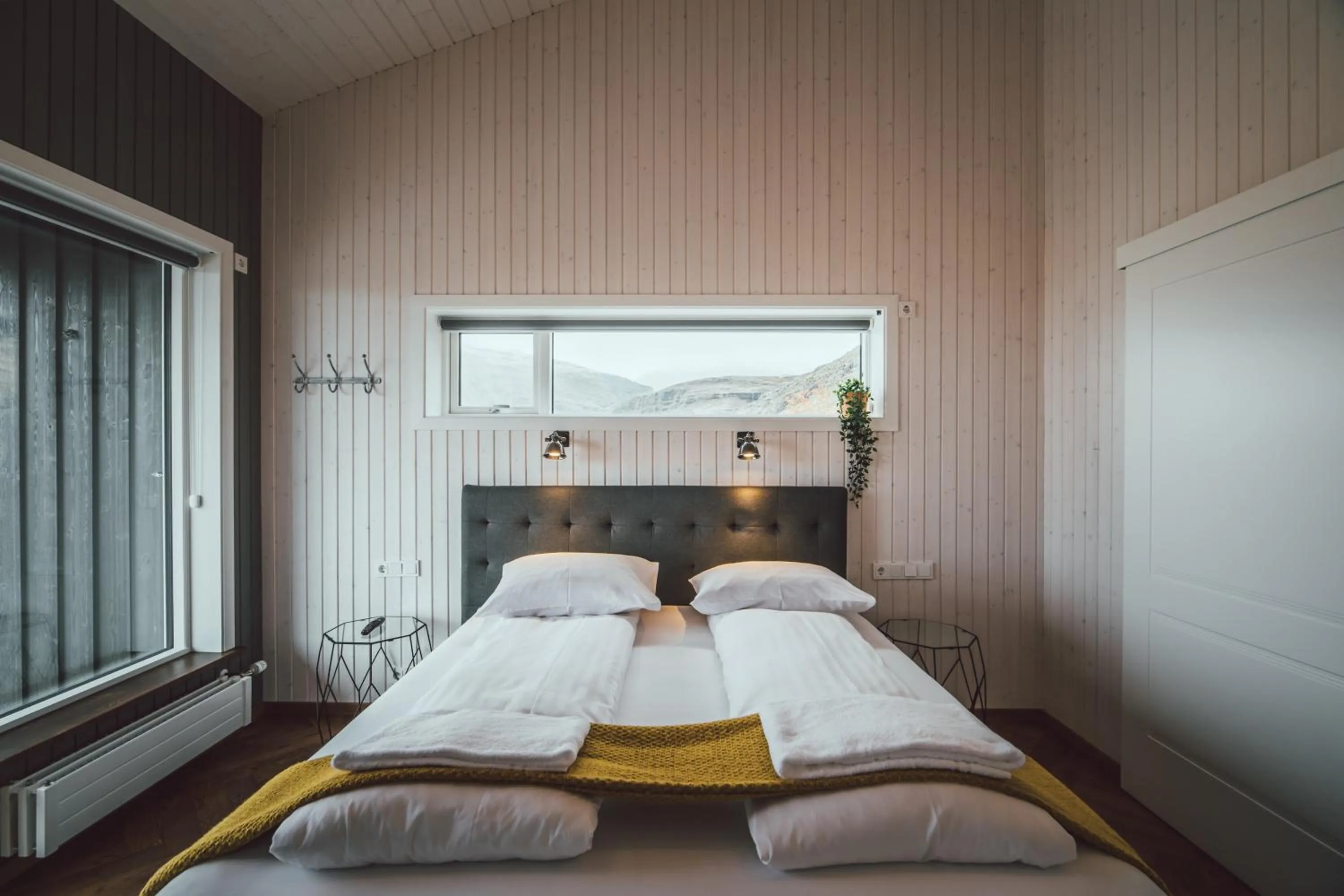 Bed in Ekra Glacier Lagoon