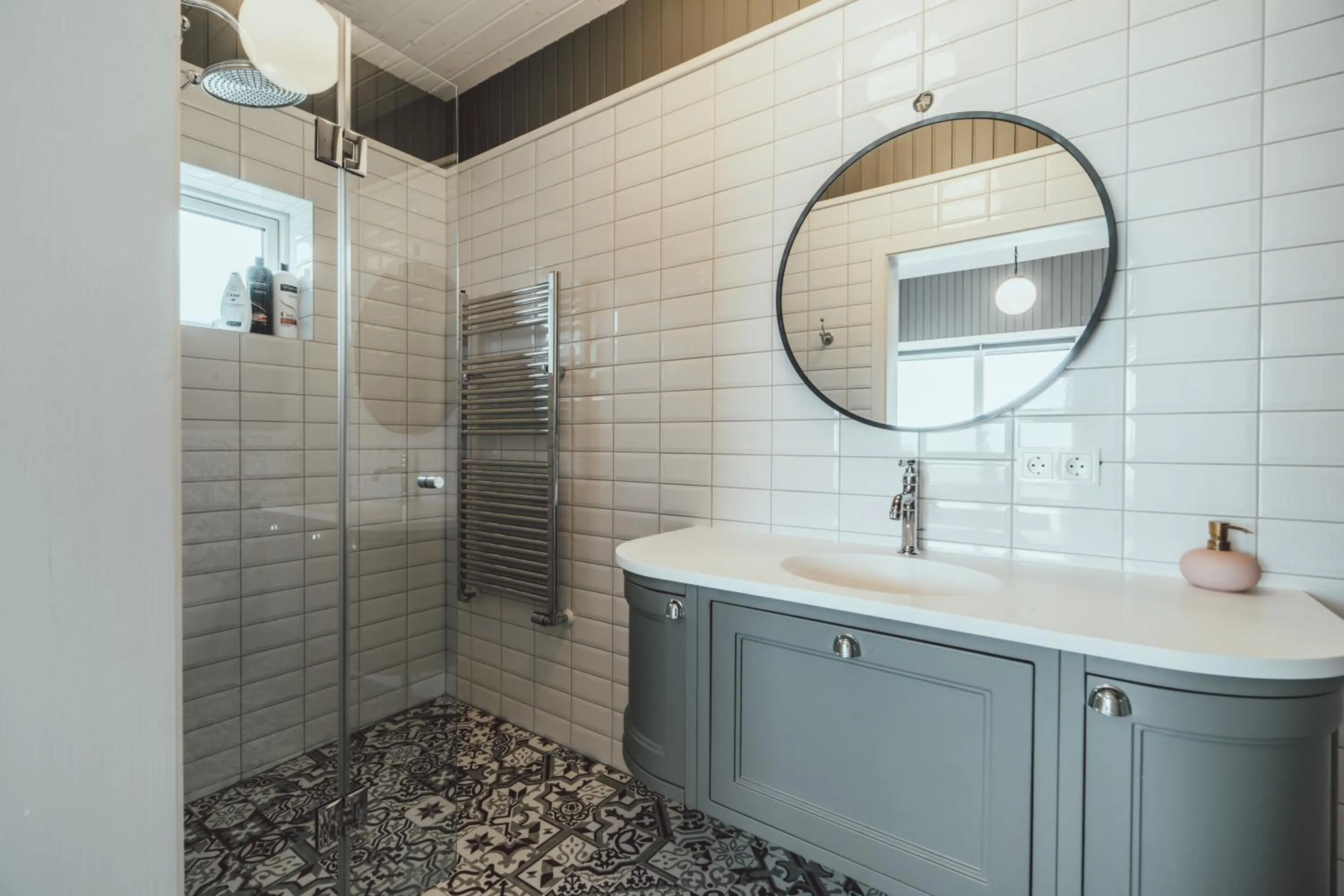 Shower in Ekra Glacier Lagoon