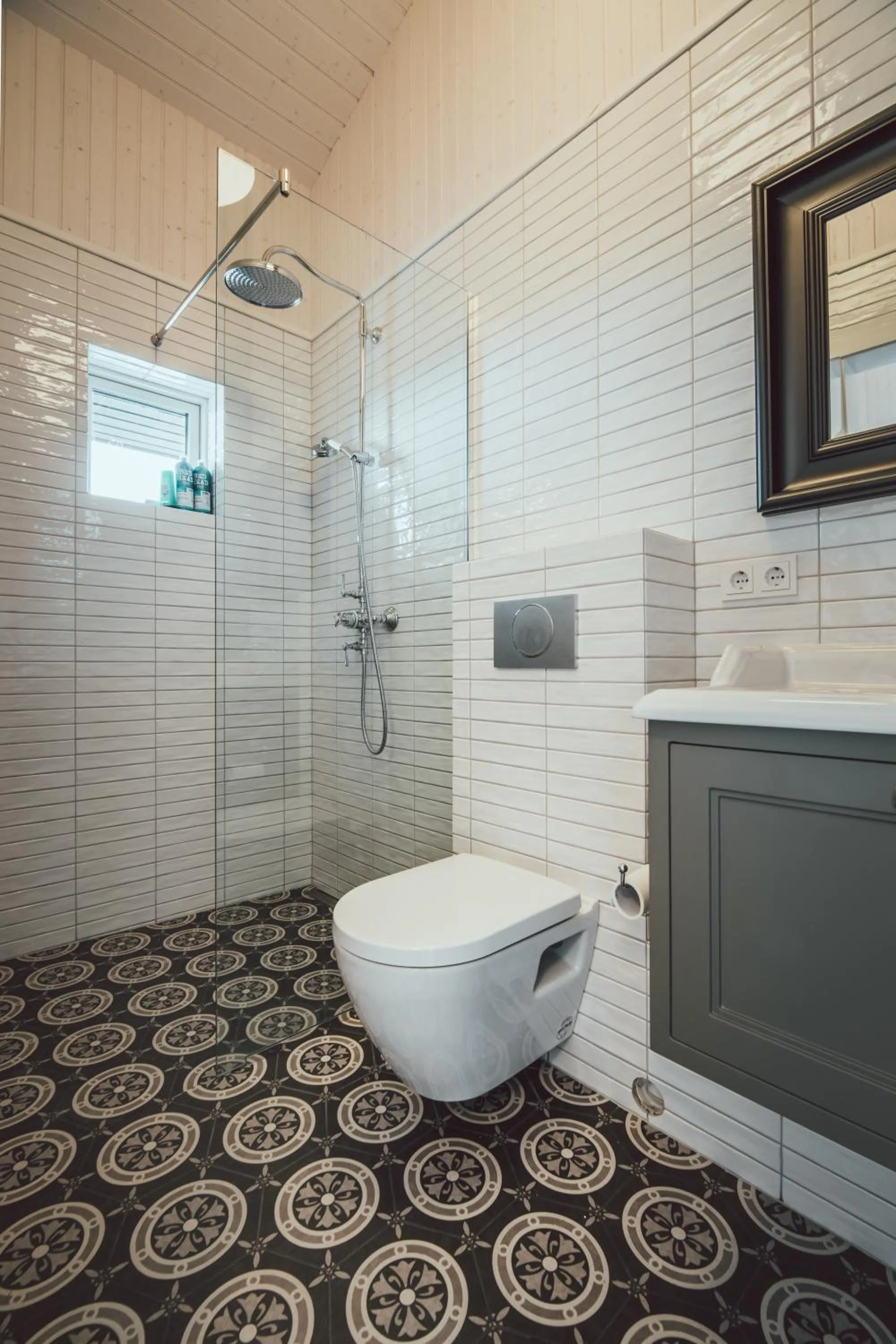 Bathroom in Ekra Glacier Lagoon