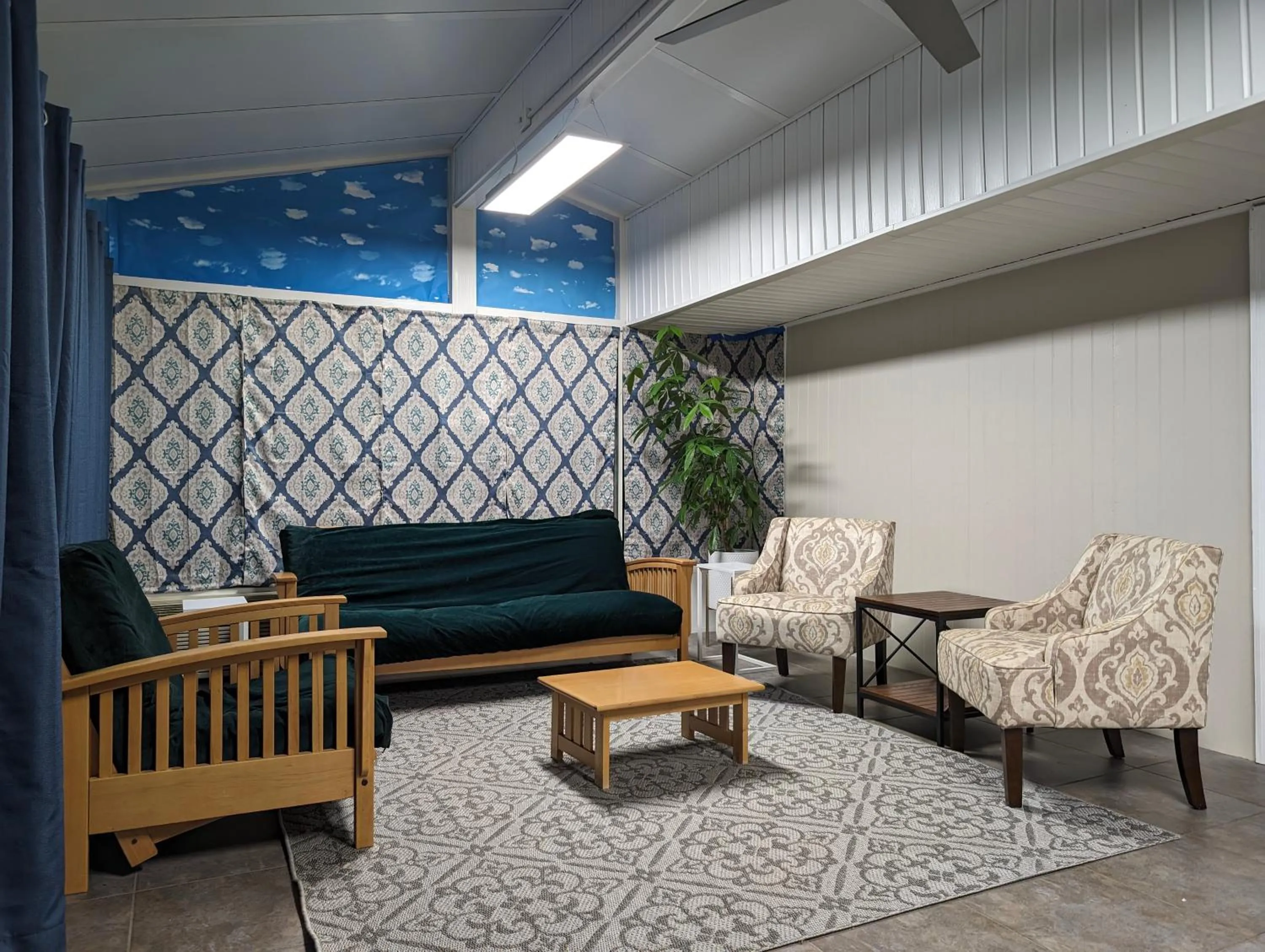 Living room in Modern Luxe Family & Groups Friendly Bungalow with Patio & Workspace