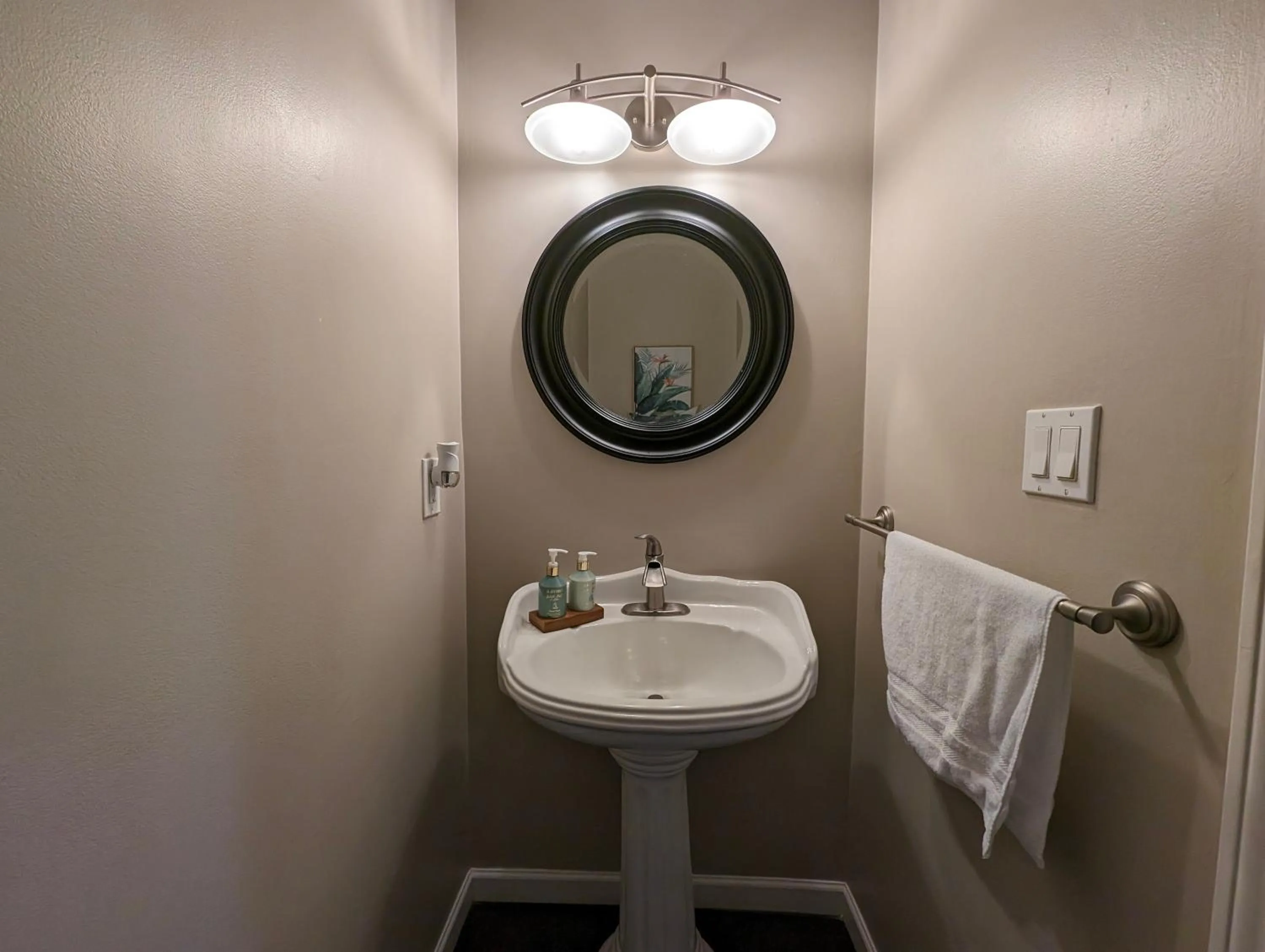 Bathroom in Modern Luxe Family & Groups Friendly Bungalow with Patio & Workspace