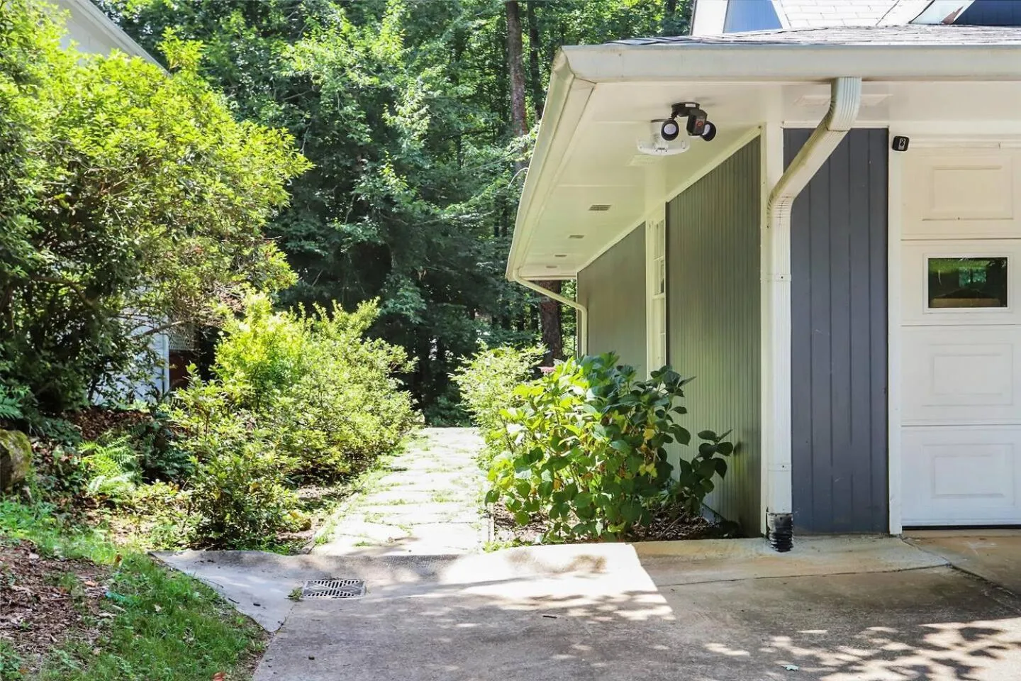 Property building in Modern Luxe Family & Groups Friendly Bungalow with Patio & Workspace