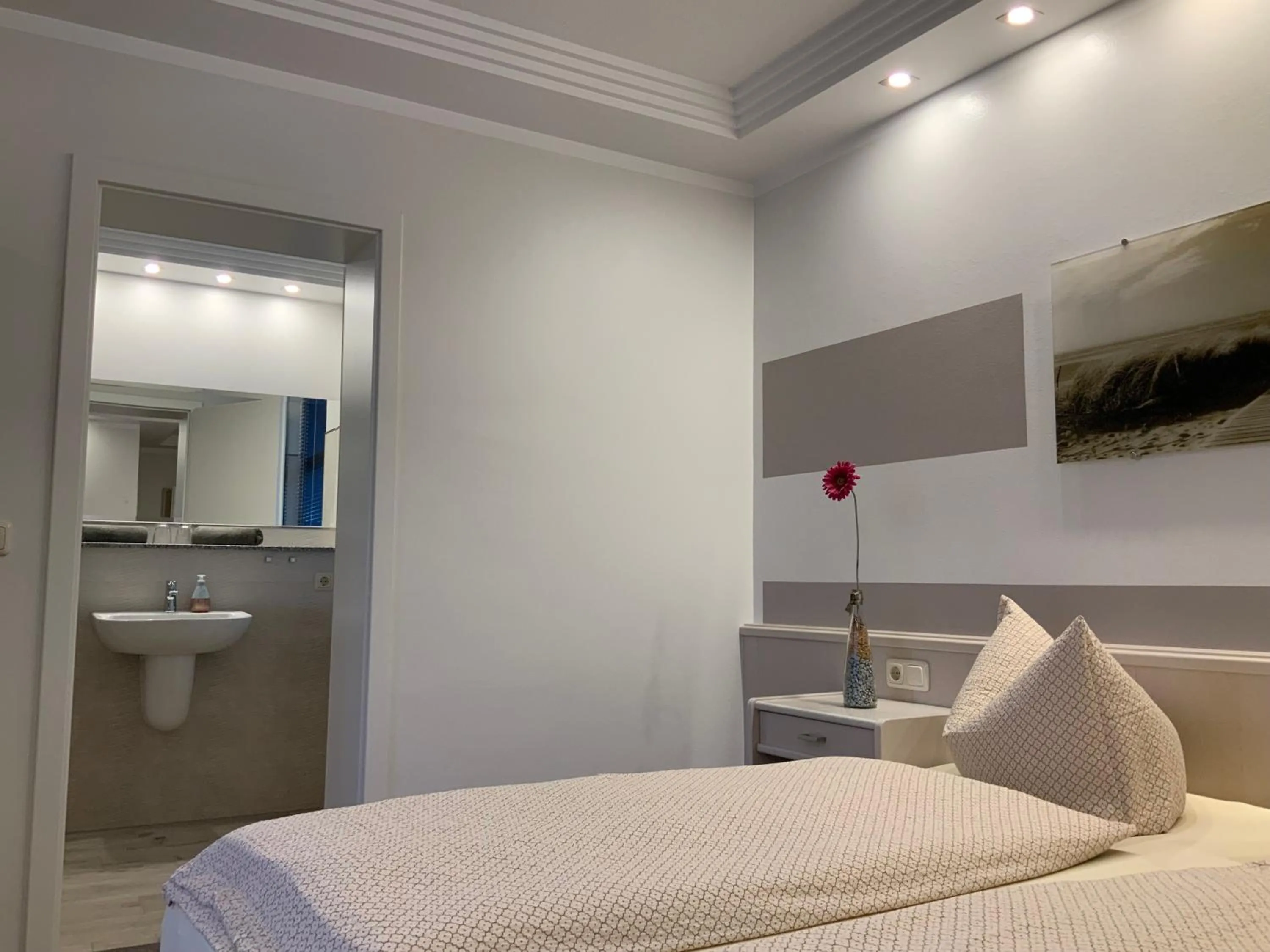 Photo of the whole room, Bed in Pension Villa Transvaal