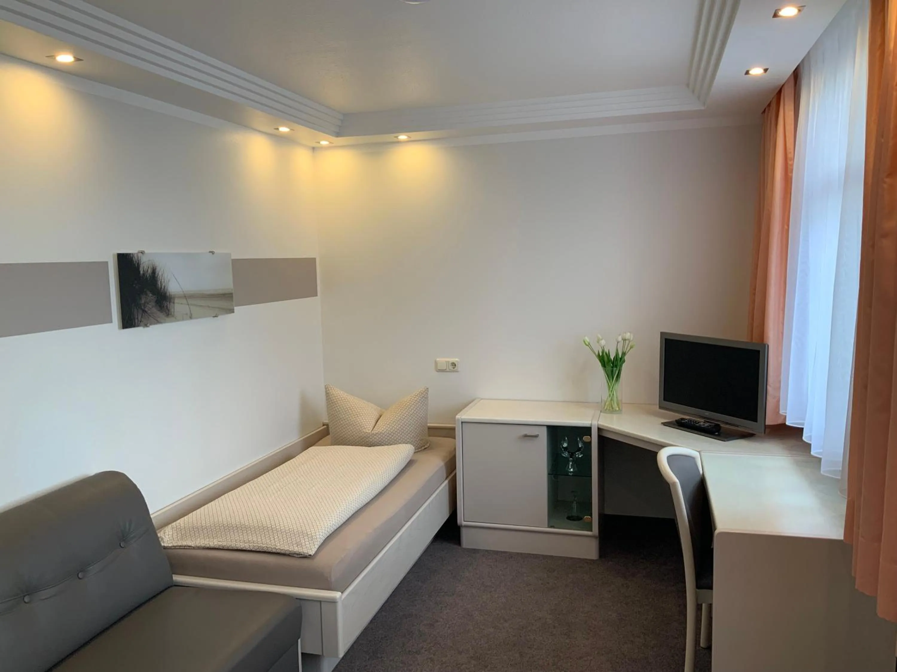 Photo of the whole room, Bed in Pension Villa Transvaal