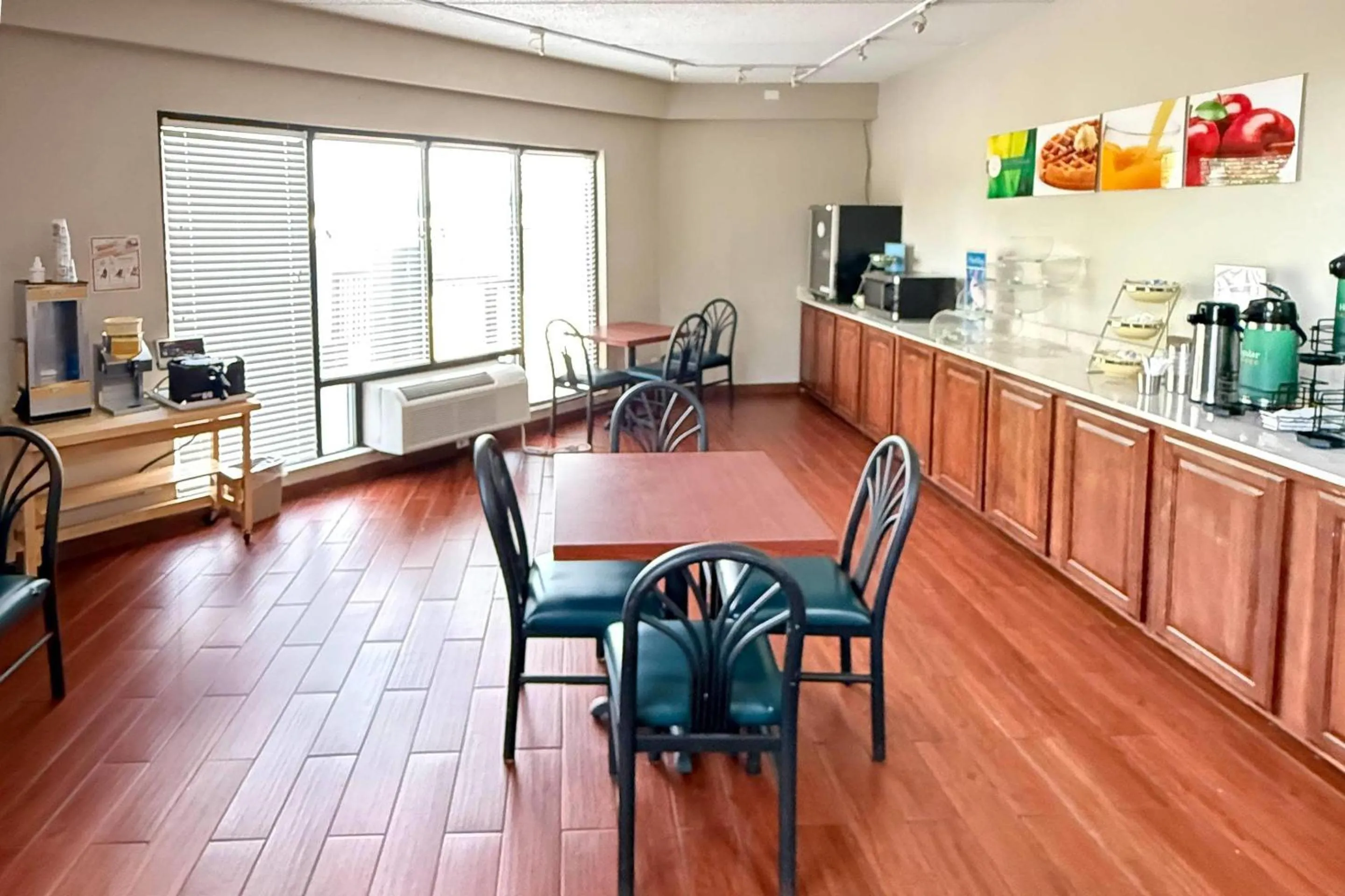 Breakfast in Quality Inn & Suites Thomasville I-85