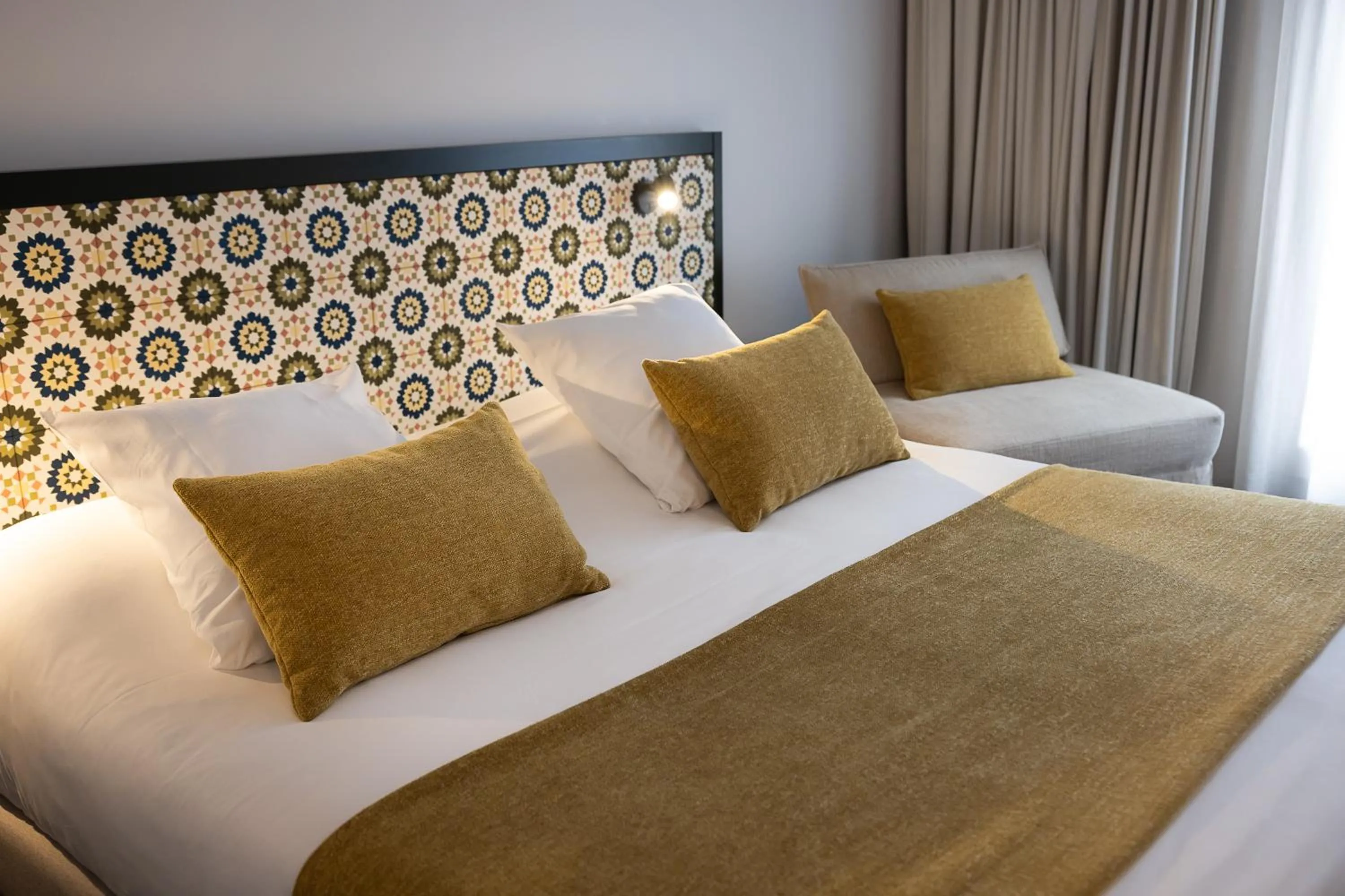 Property building, Bed in Le Saint-Nicolas