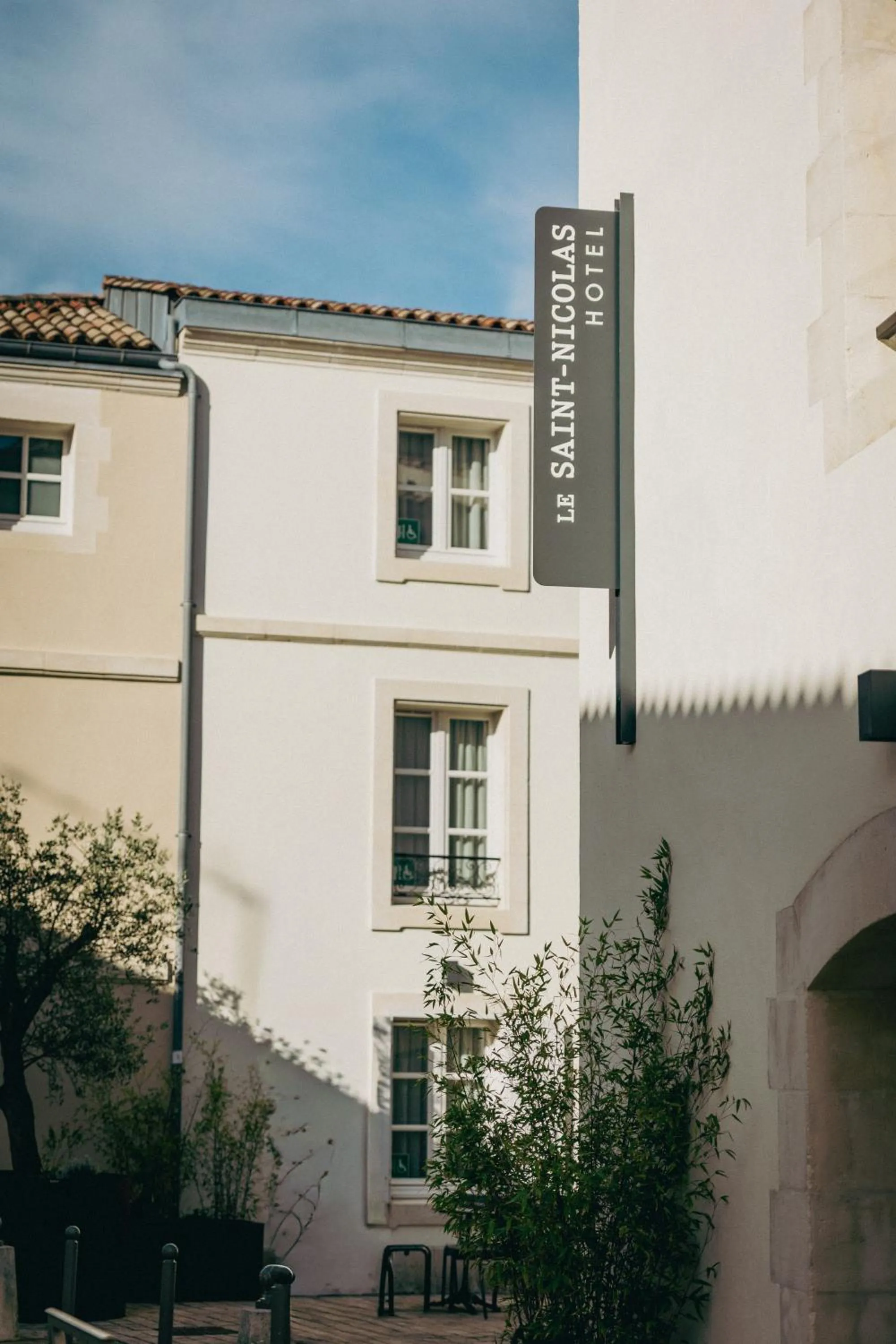 Facade/entrance in Le Saint-Nicolas
