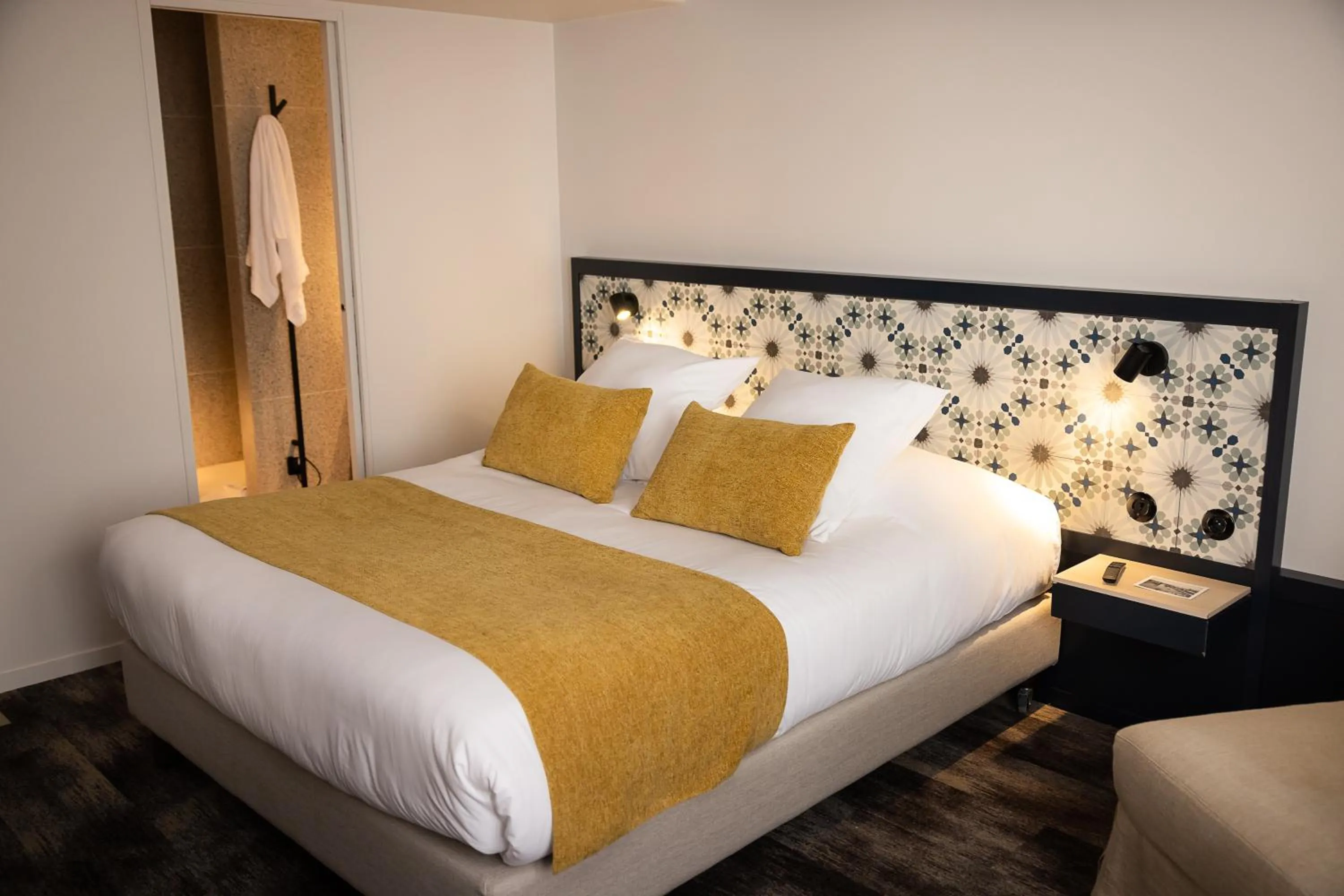 Property building, Bed in Le Saint-Nicolas