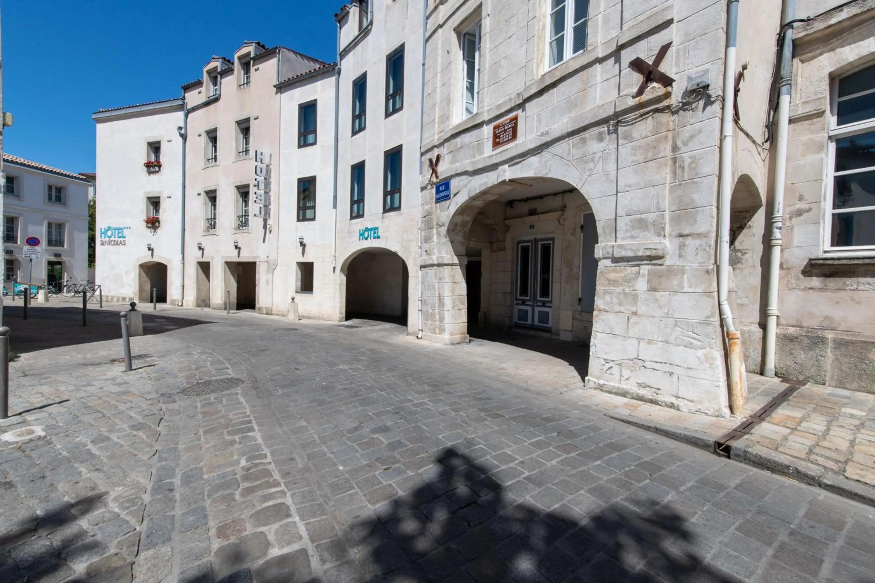 Property building in Le Saint-Nicolas