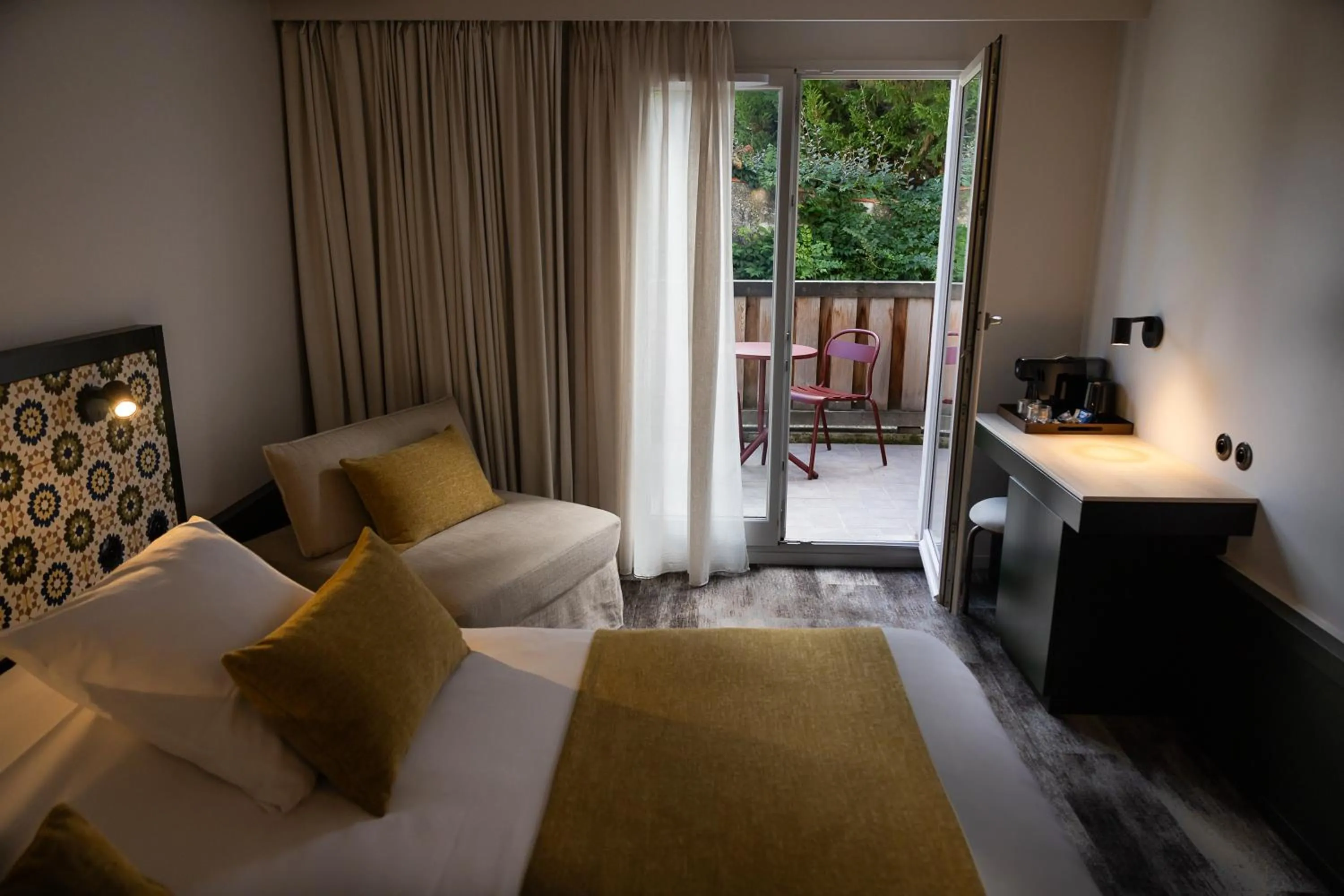 Property building, Bed in Le Saint-Nicolas