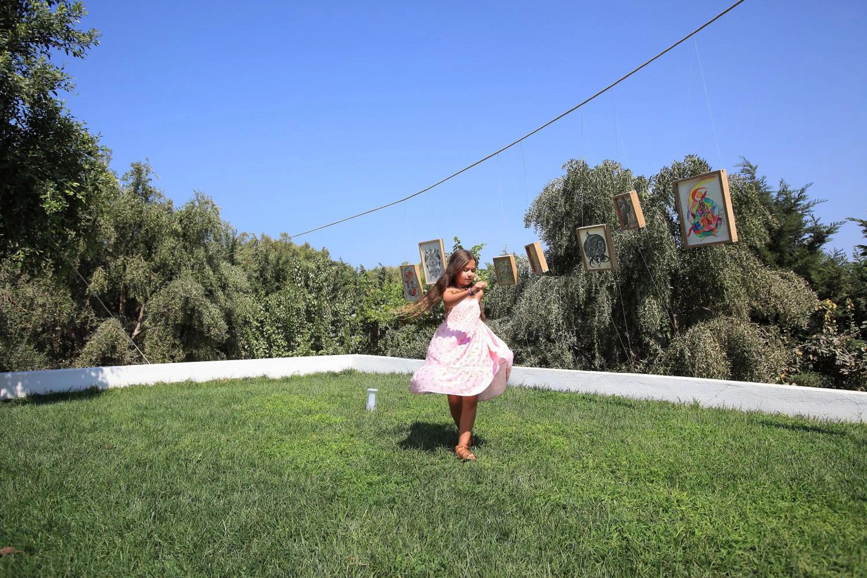 People in Villa Paradise in Naxos