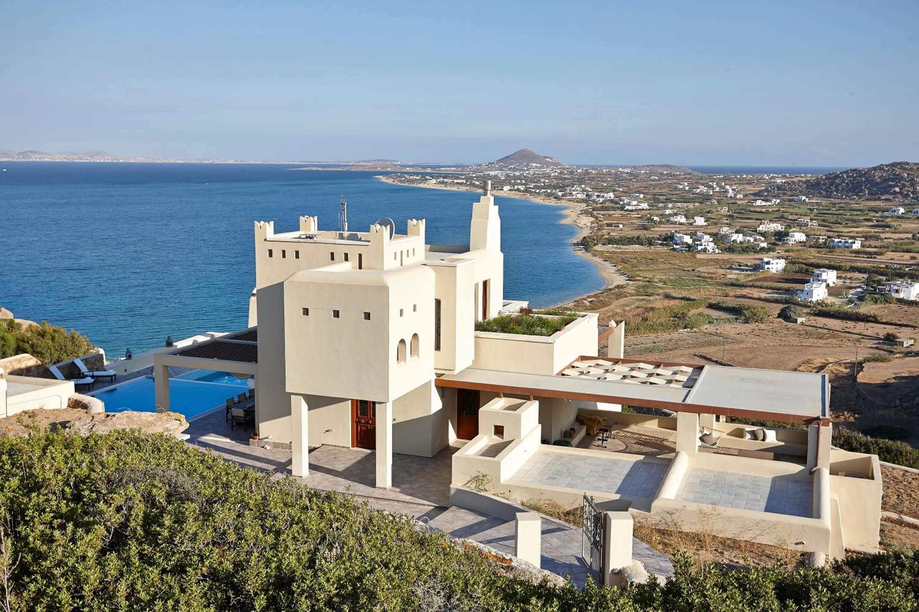 Facade/entrance in Villa Paradise in Naxos