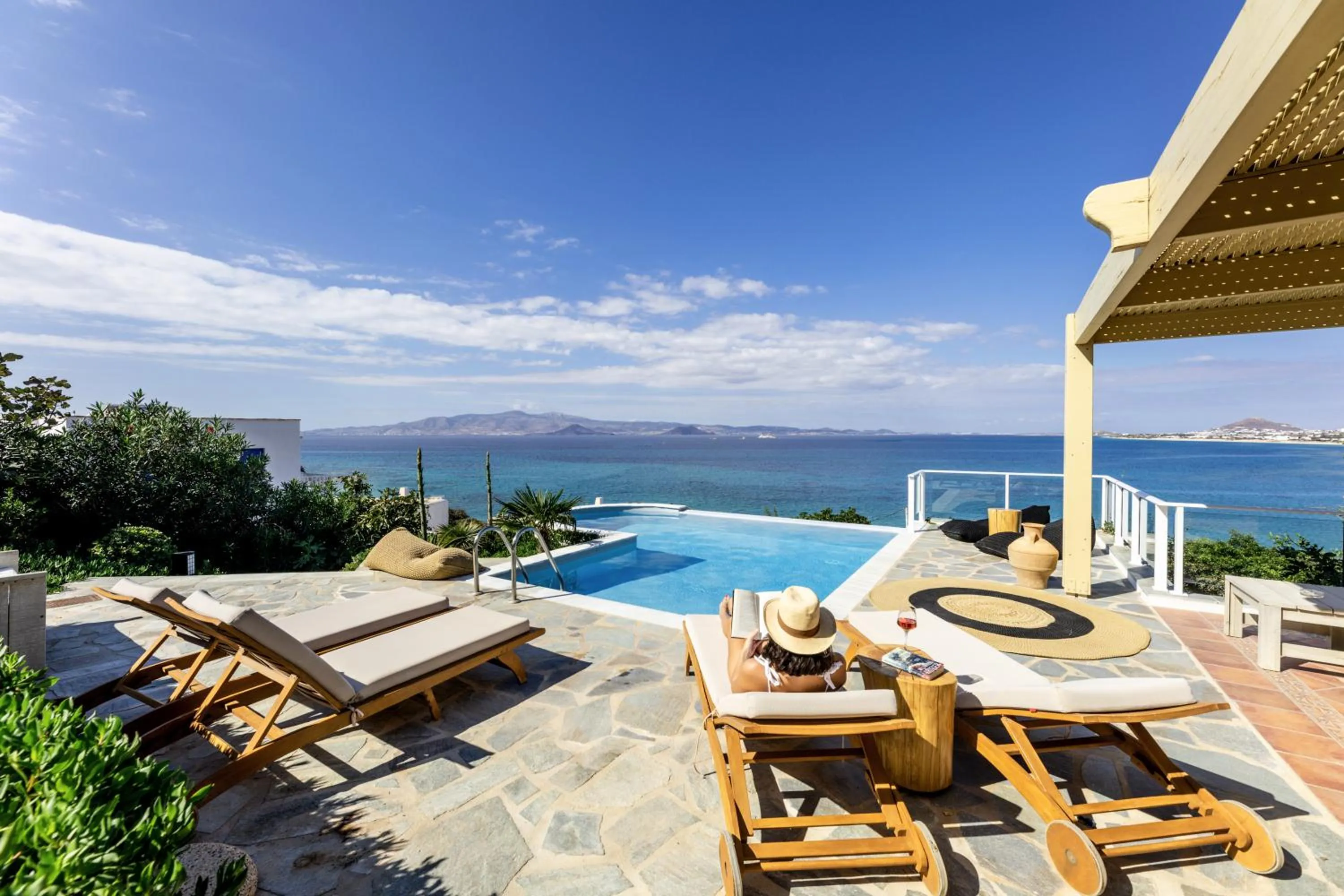 Swimming pool in Villa Paradise in Naxos