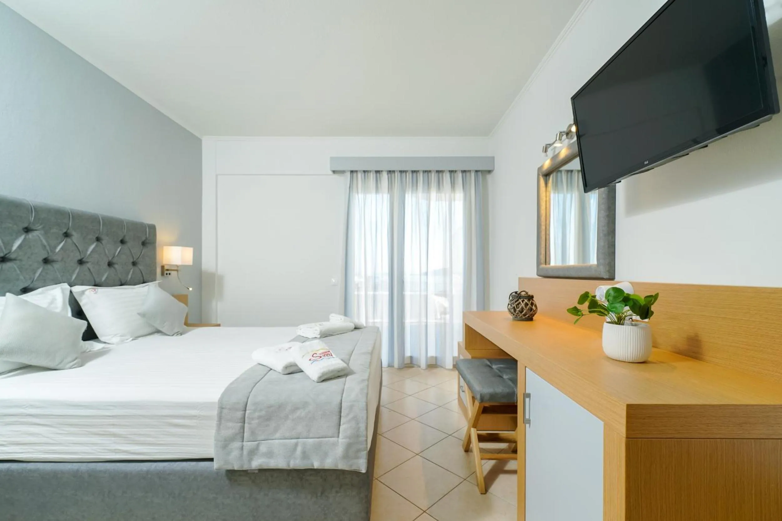 Bedroom, Bed in Sunny Hotel Thassos