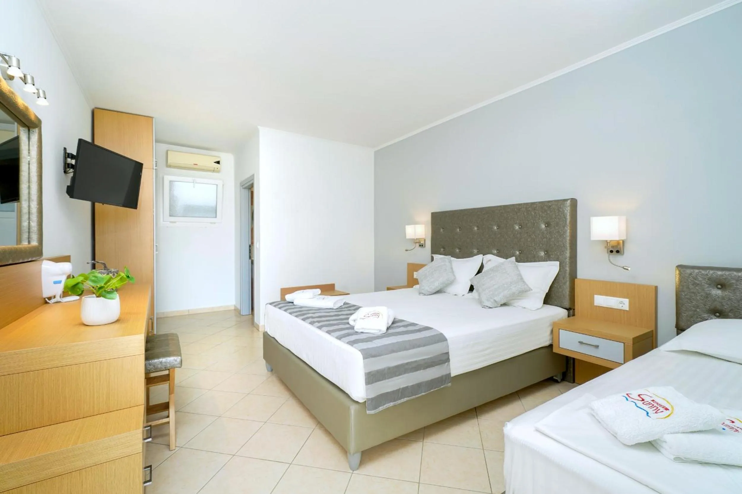 Bedroom, Bed in Sunny Hotel Thassos