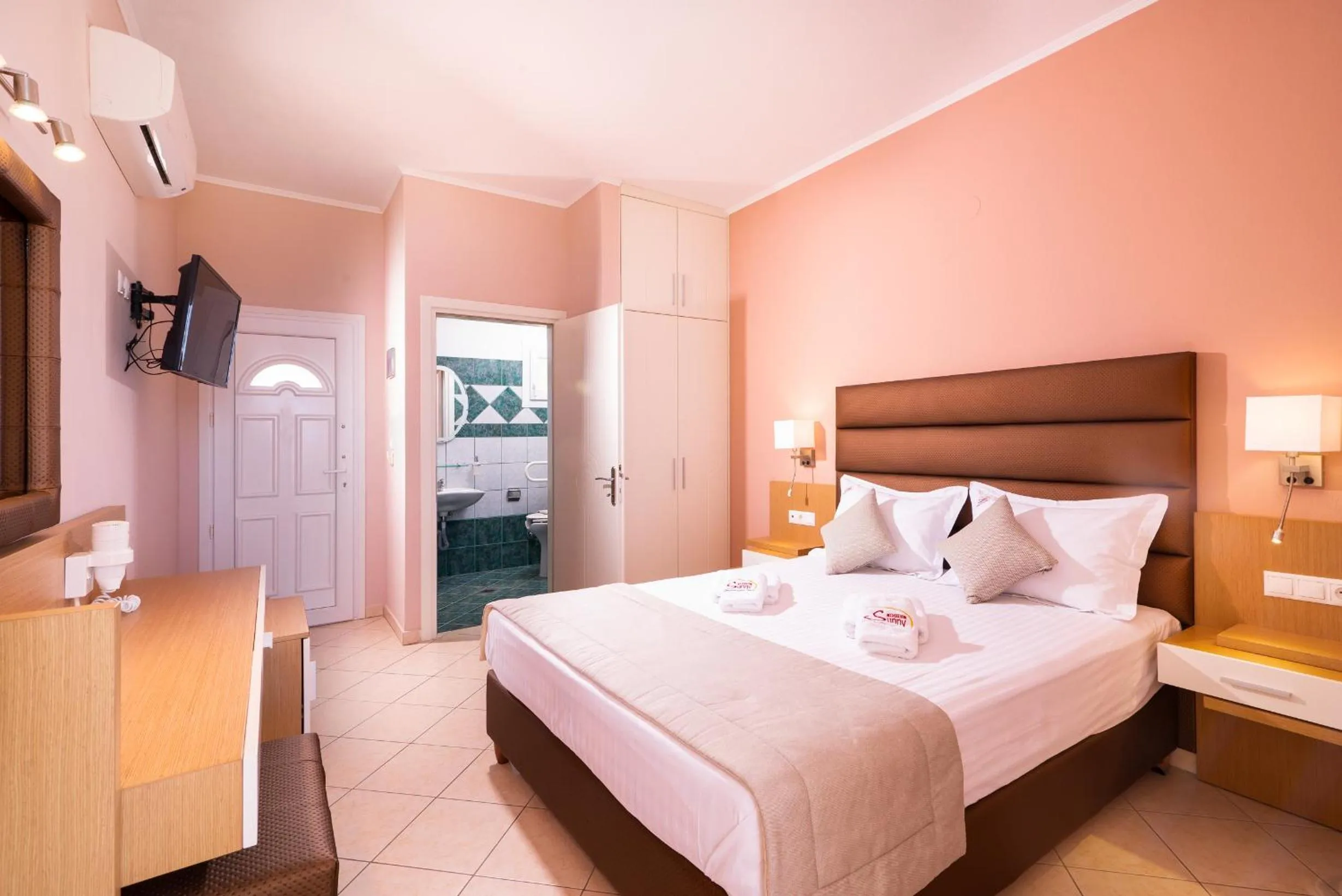 Photo of the whole room, Bed in Sunny Hotel Thassos