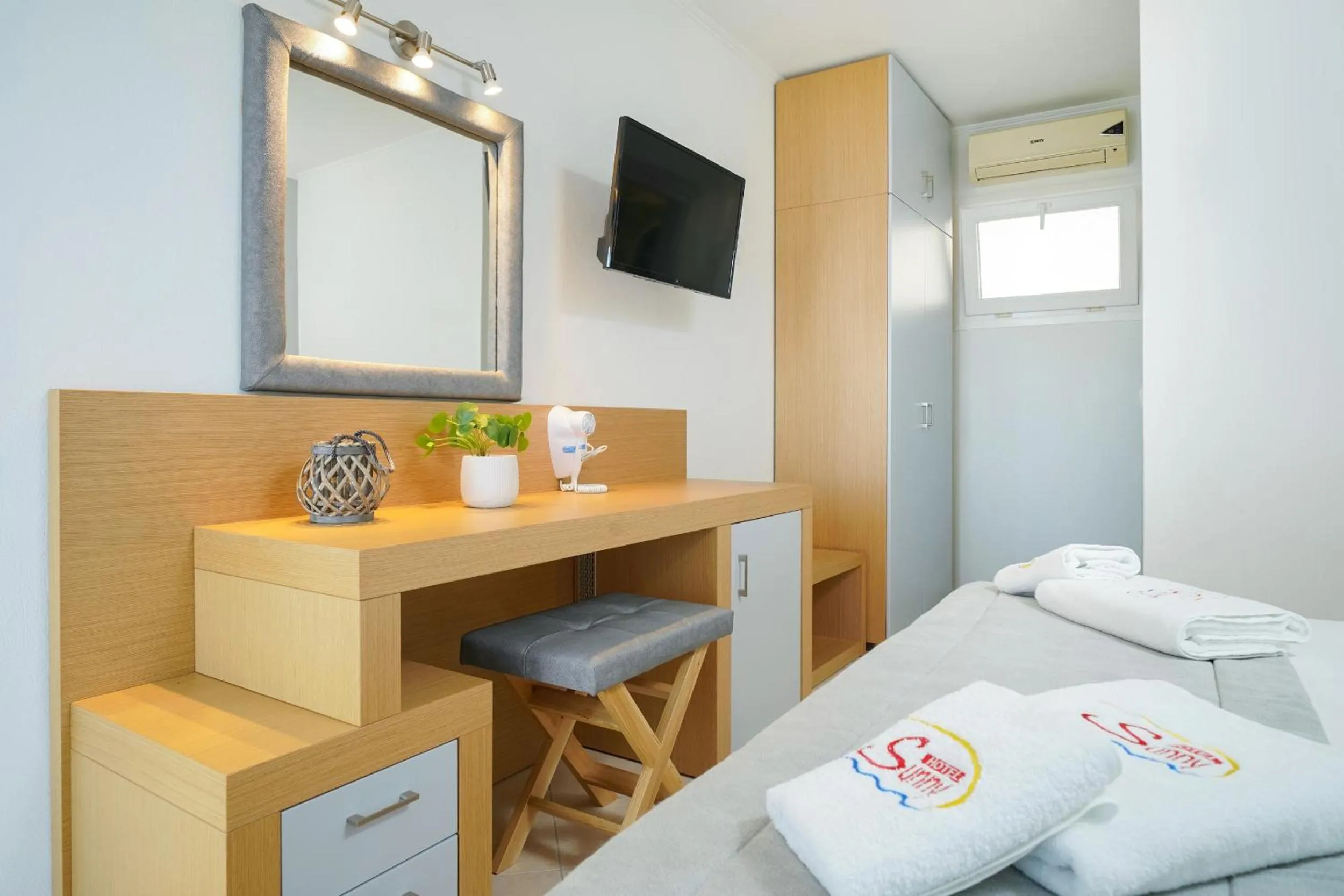Bedroom, Bed in Sunny Hotel Thassos