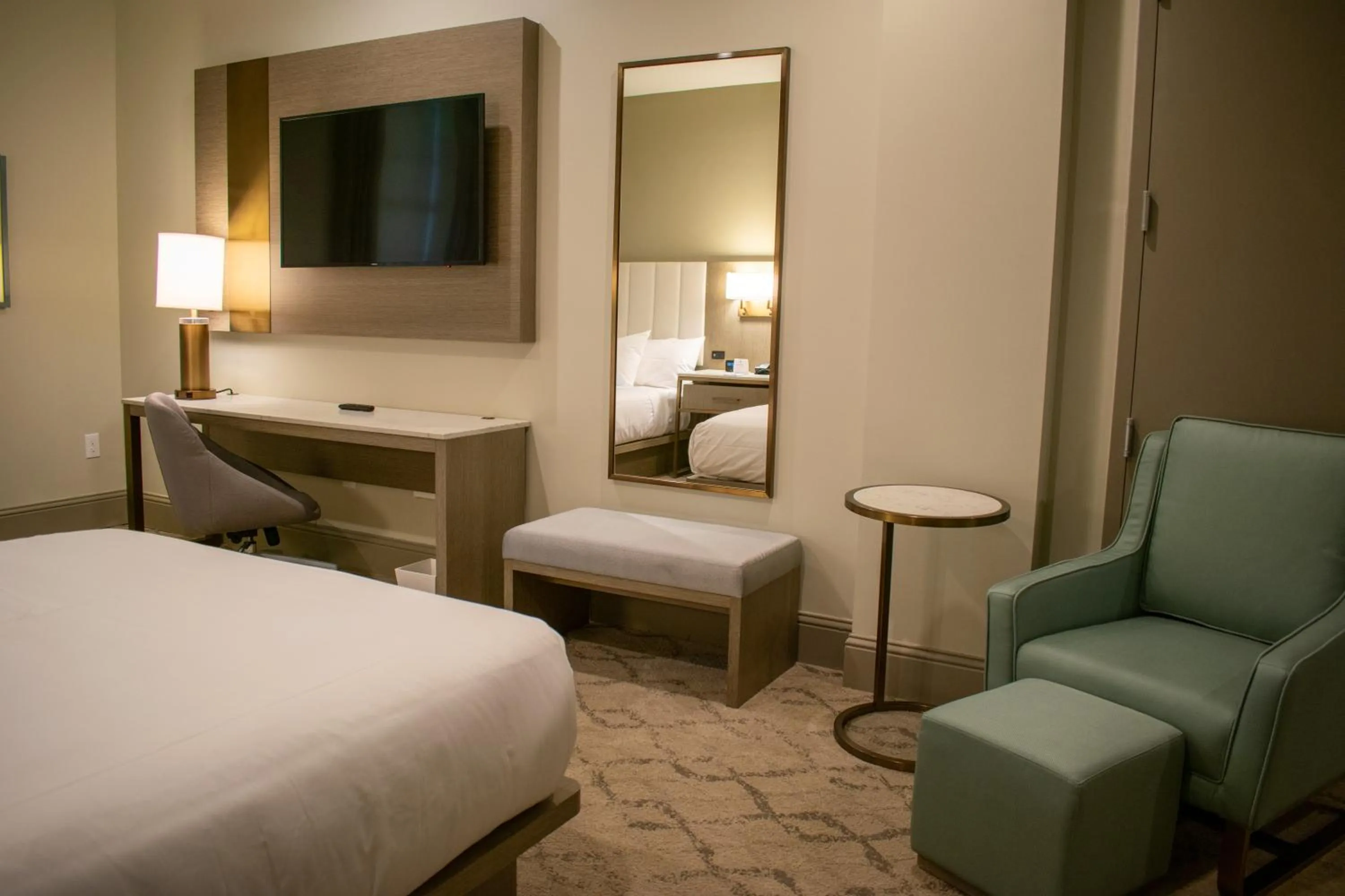 TV and multimedia, Bed in Centennial Plaza Resort Gulfport